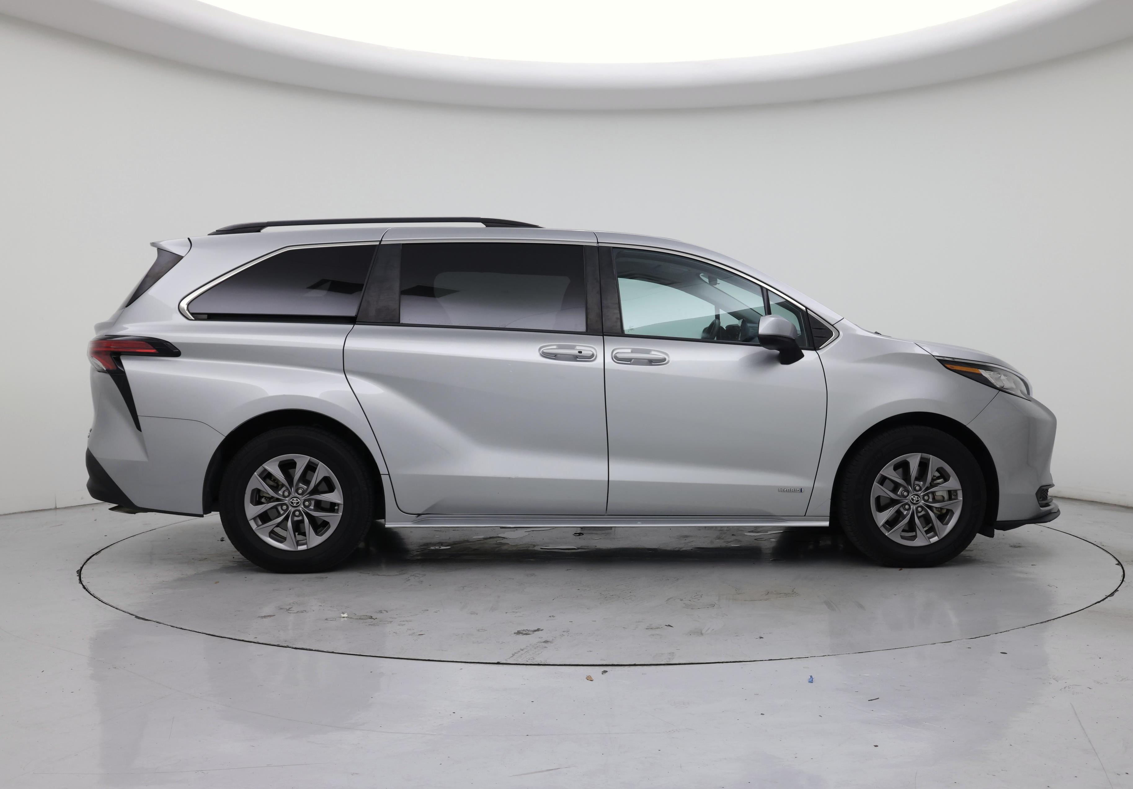 Thumbnail: 2021 Toyota Sienna - 7
