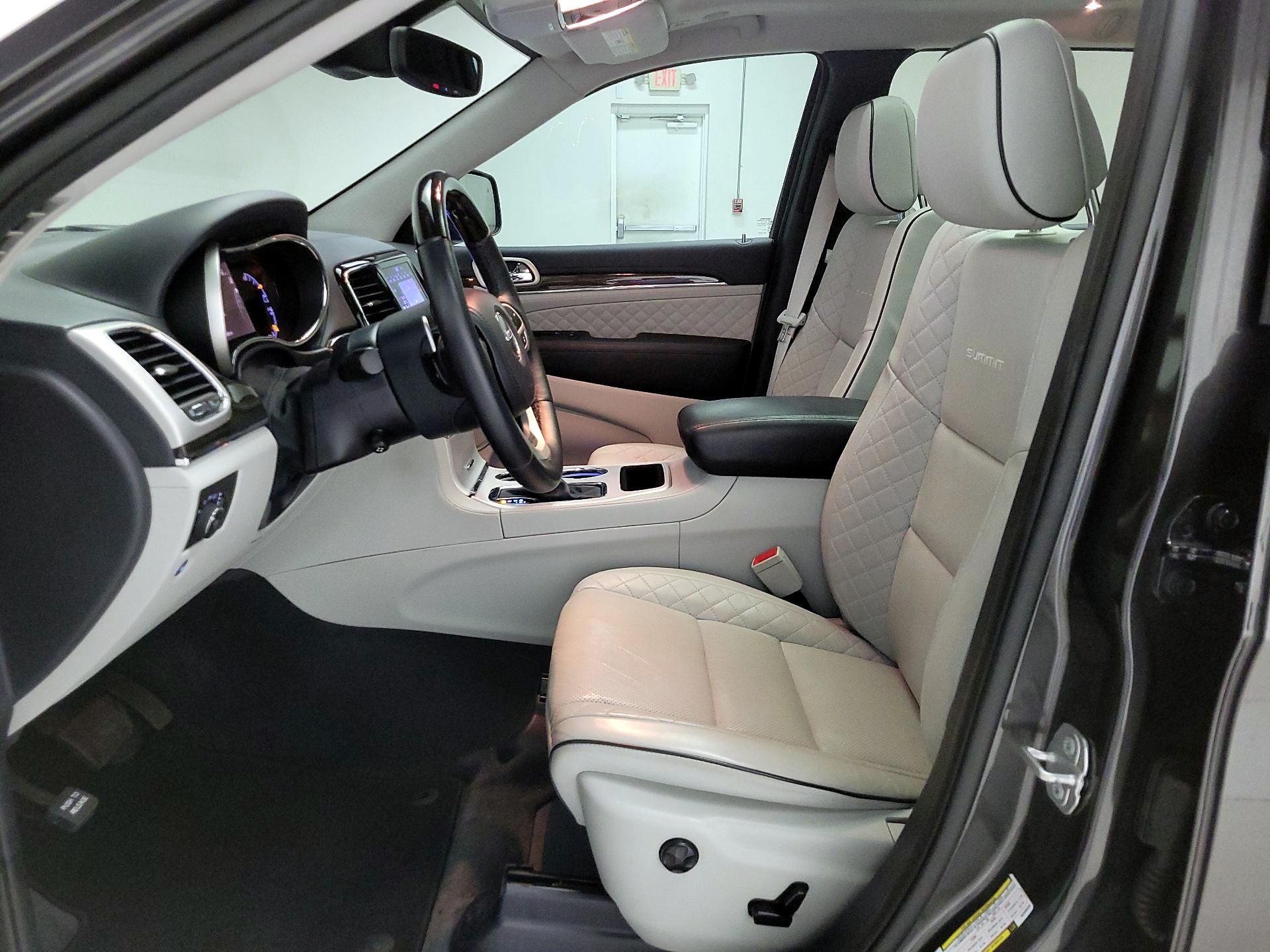 Thumbnail: 2019 Jeep Grand Cherokee - 11