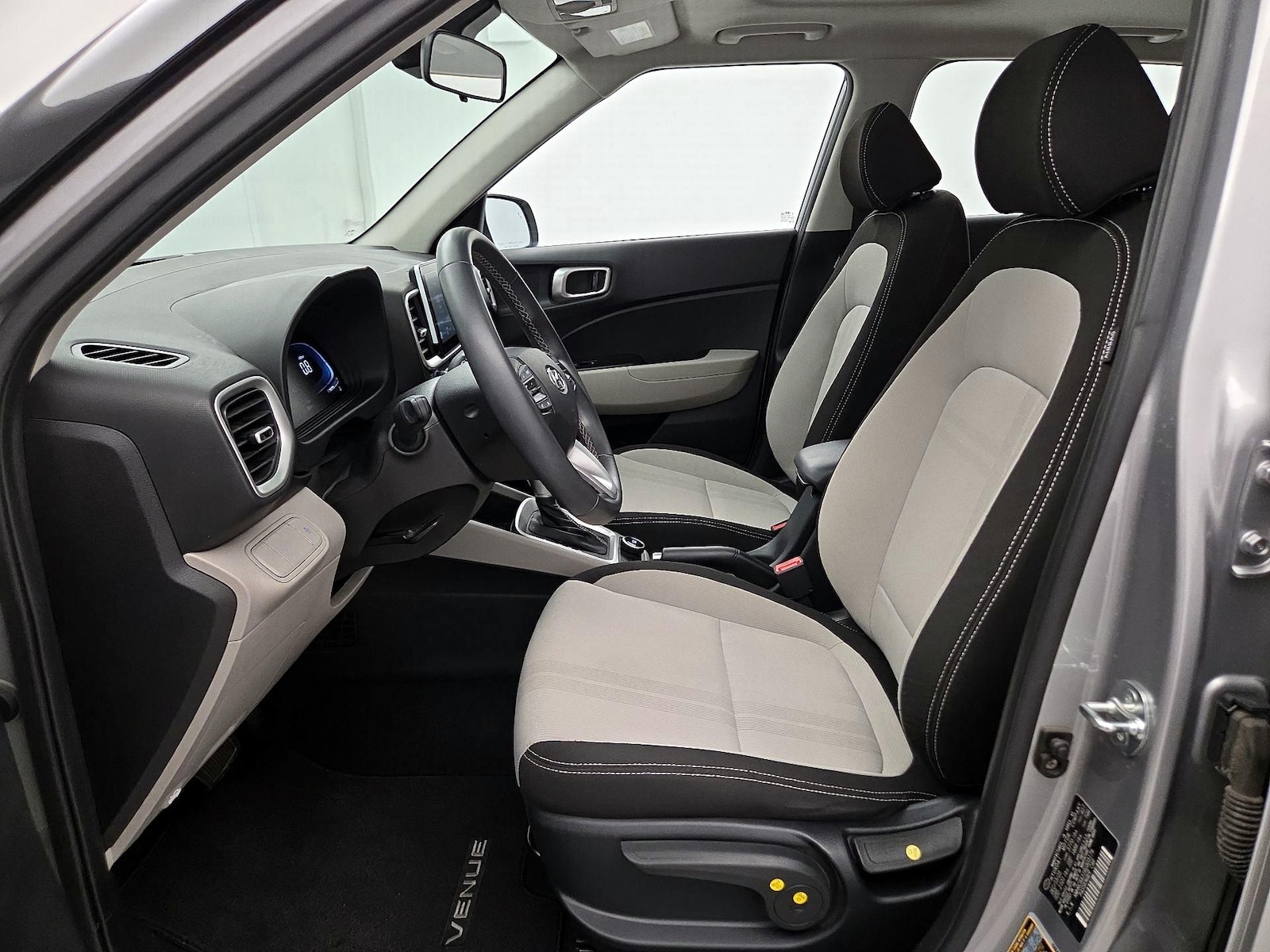 2024 Hyundai Venue SEL - Photo 12