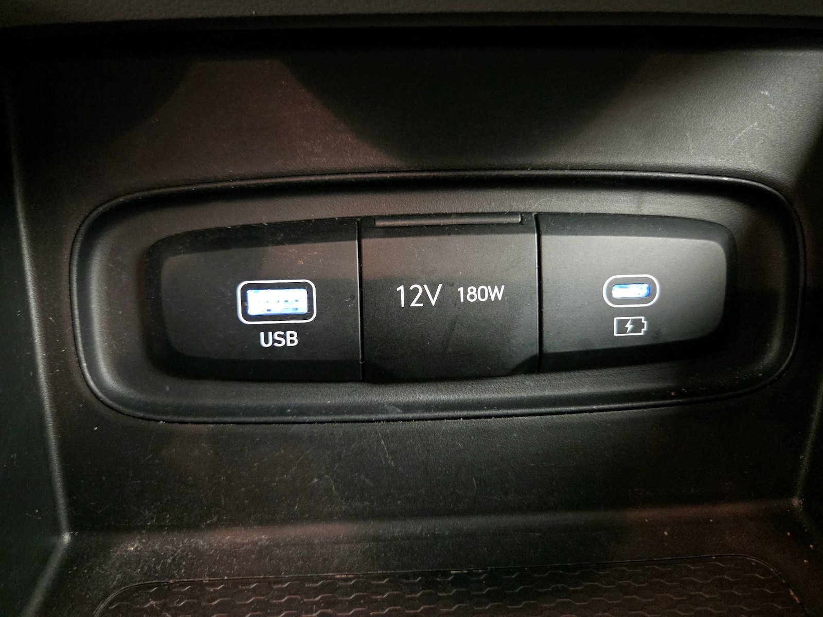 2024 Hyundai Venue SEL - Photo 19