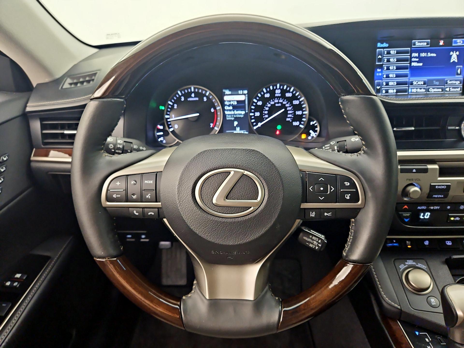 Thumbnail: 2016 Lexus ES - 10