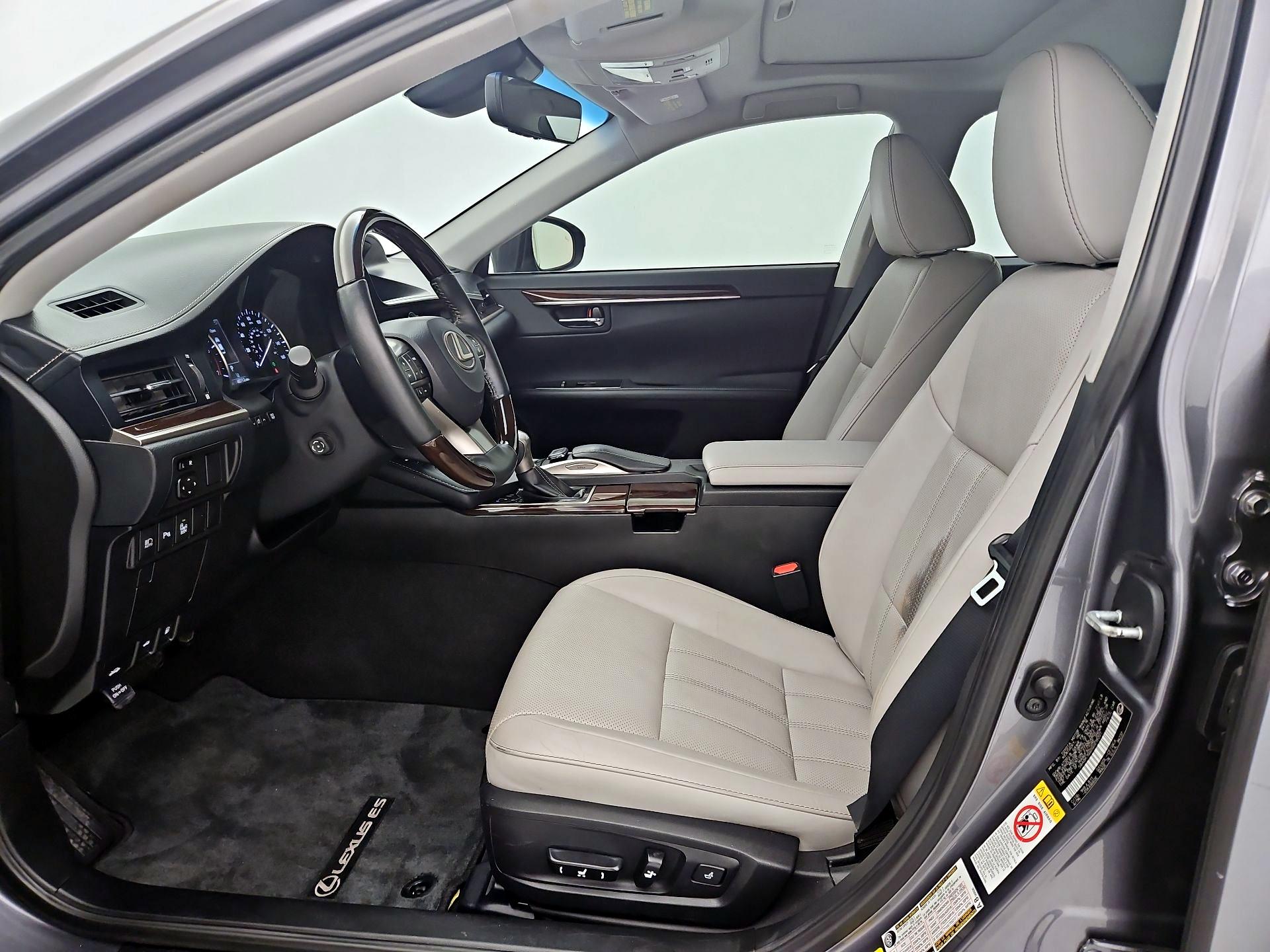 Thumbnail: 2016 Lexus ES - 11