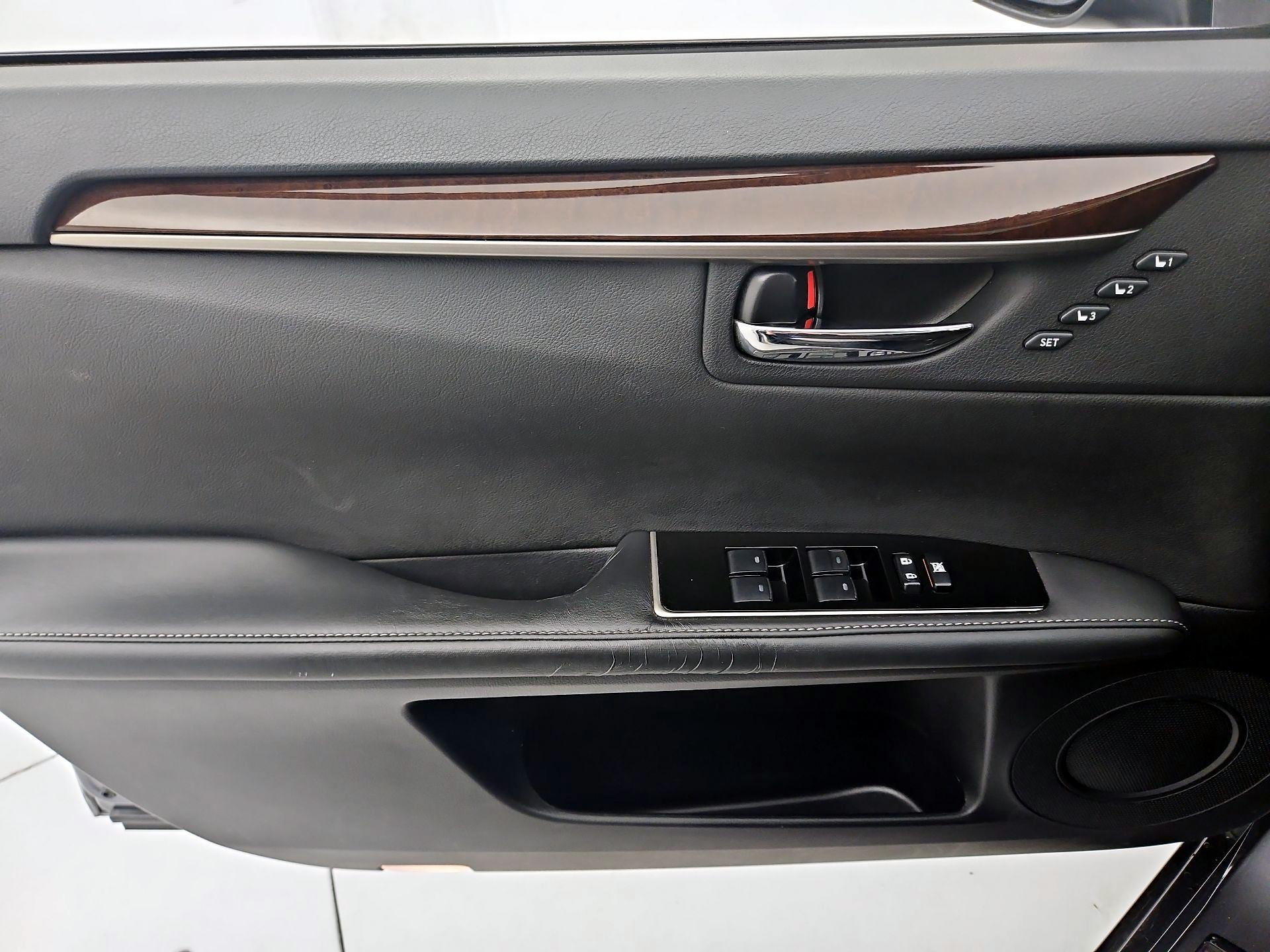 Thumbnail: 2016 Lexus ES - 12