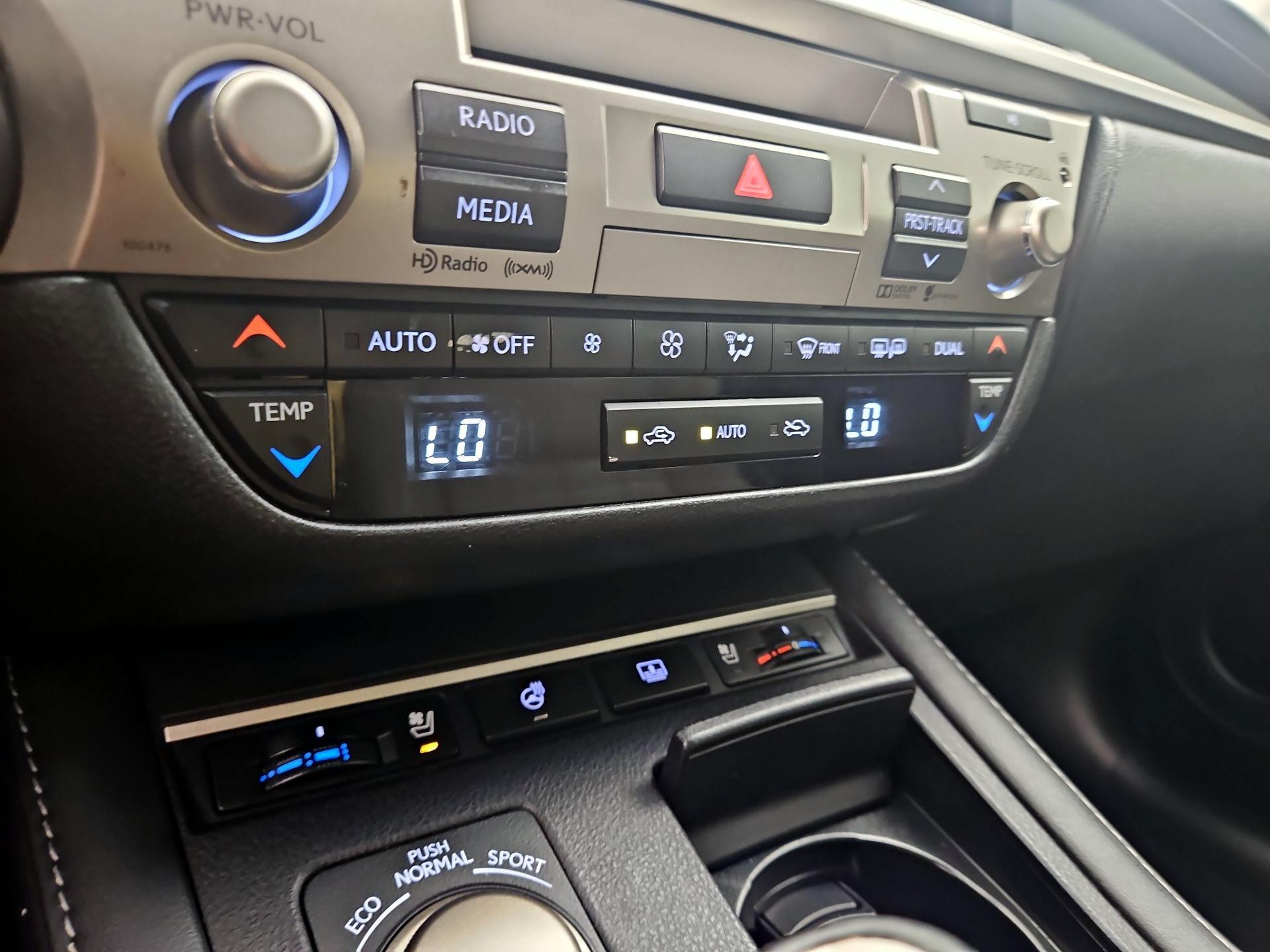 Thumbnail: 2016 Lexus ES - 17