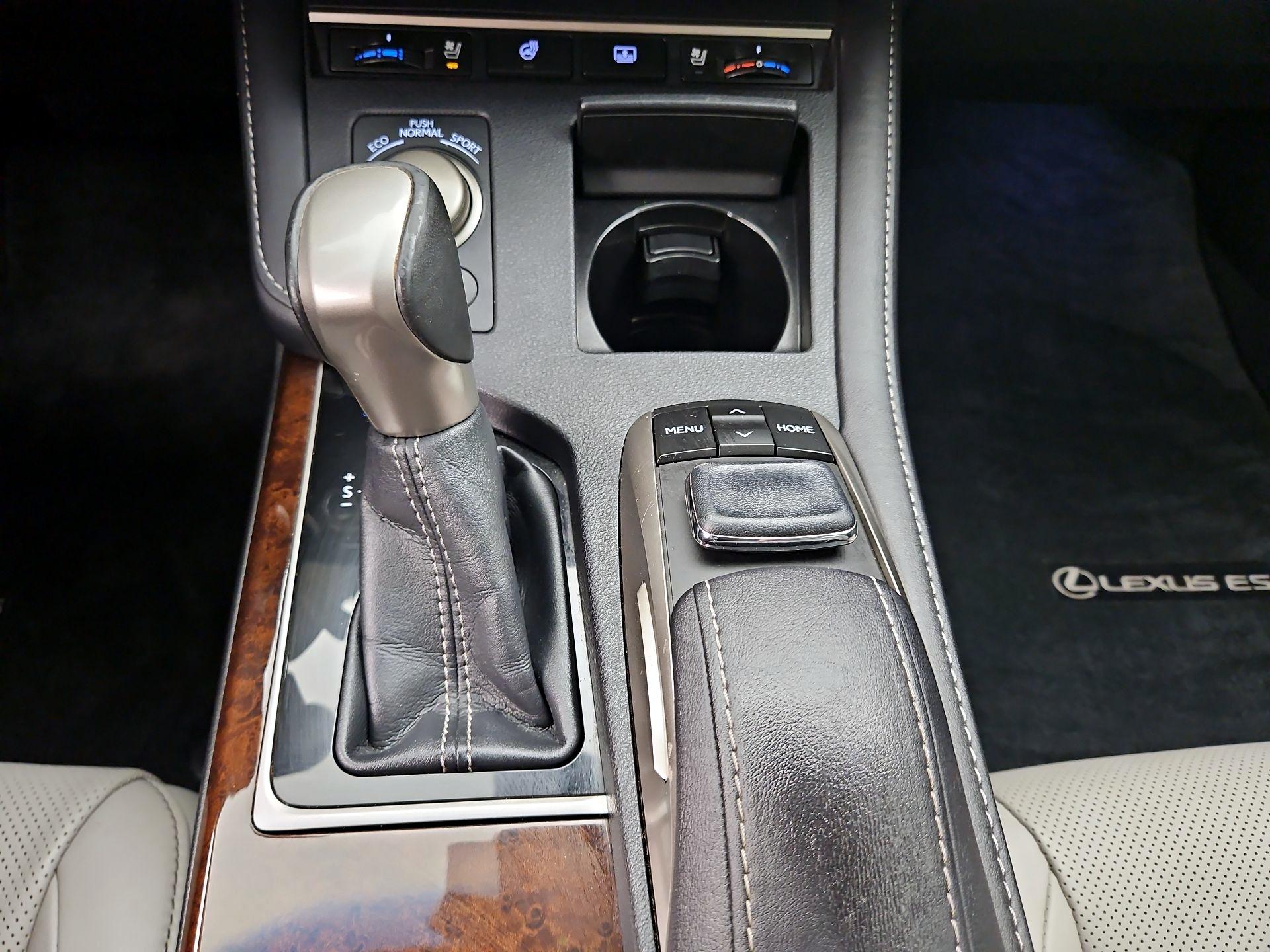 Thumbnail: 2016 Lexus ES - 18