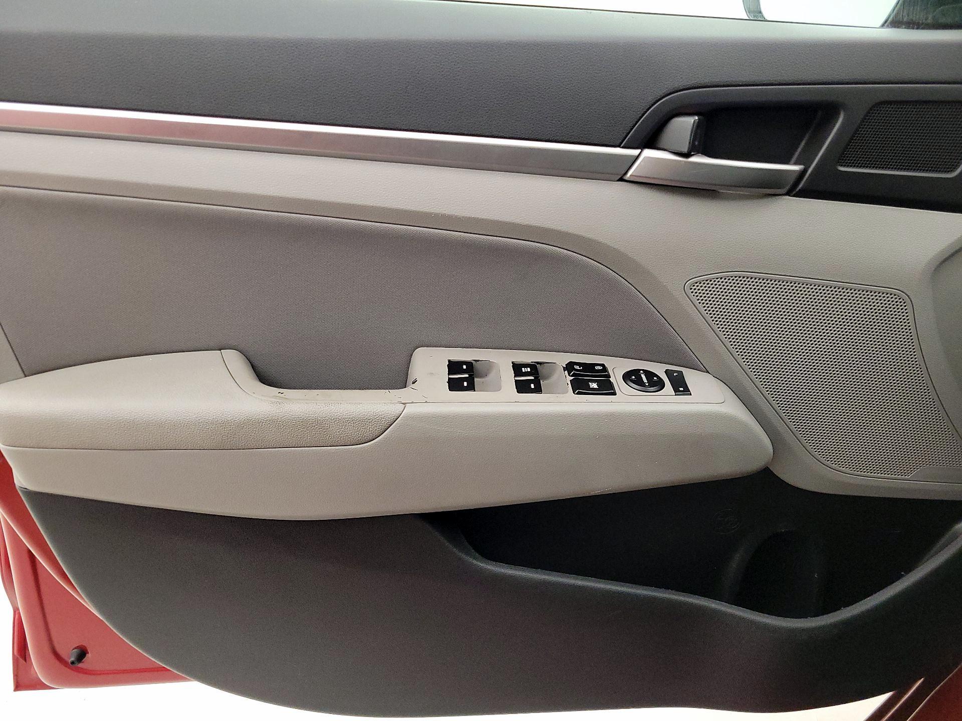 Thumbnail: 2019 Hyundai Elantra - 10