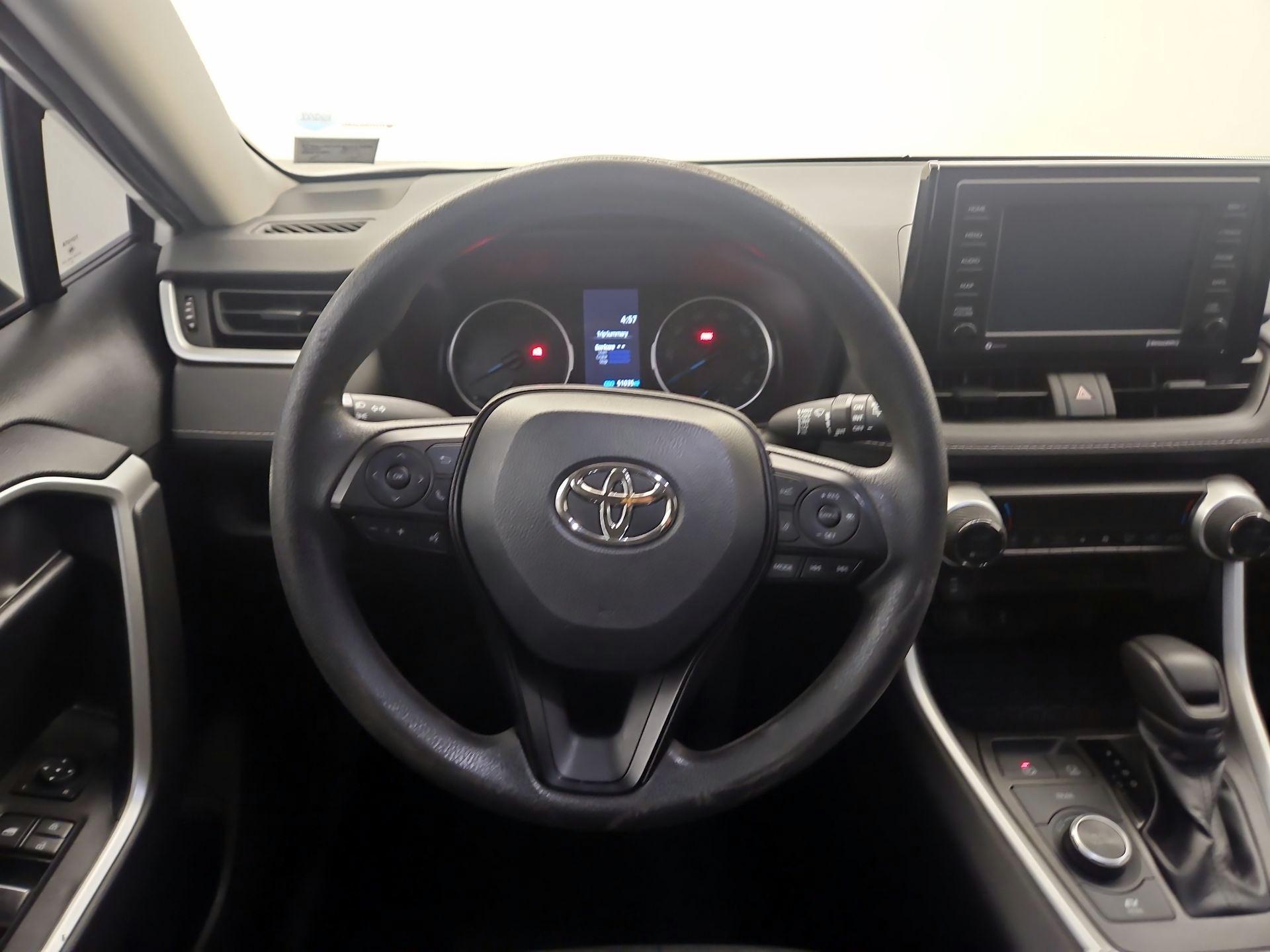Thumbnail: 2022 Toyota RAV4 - 10