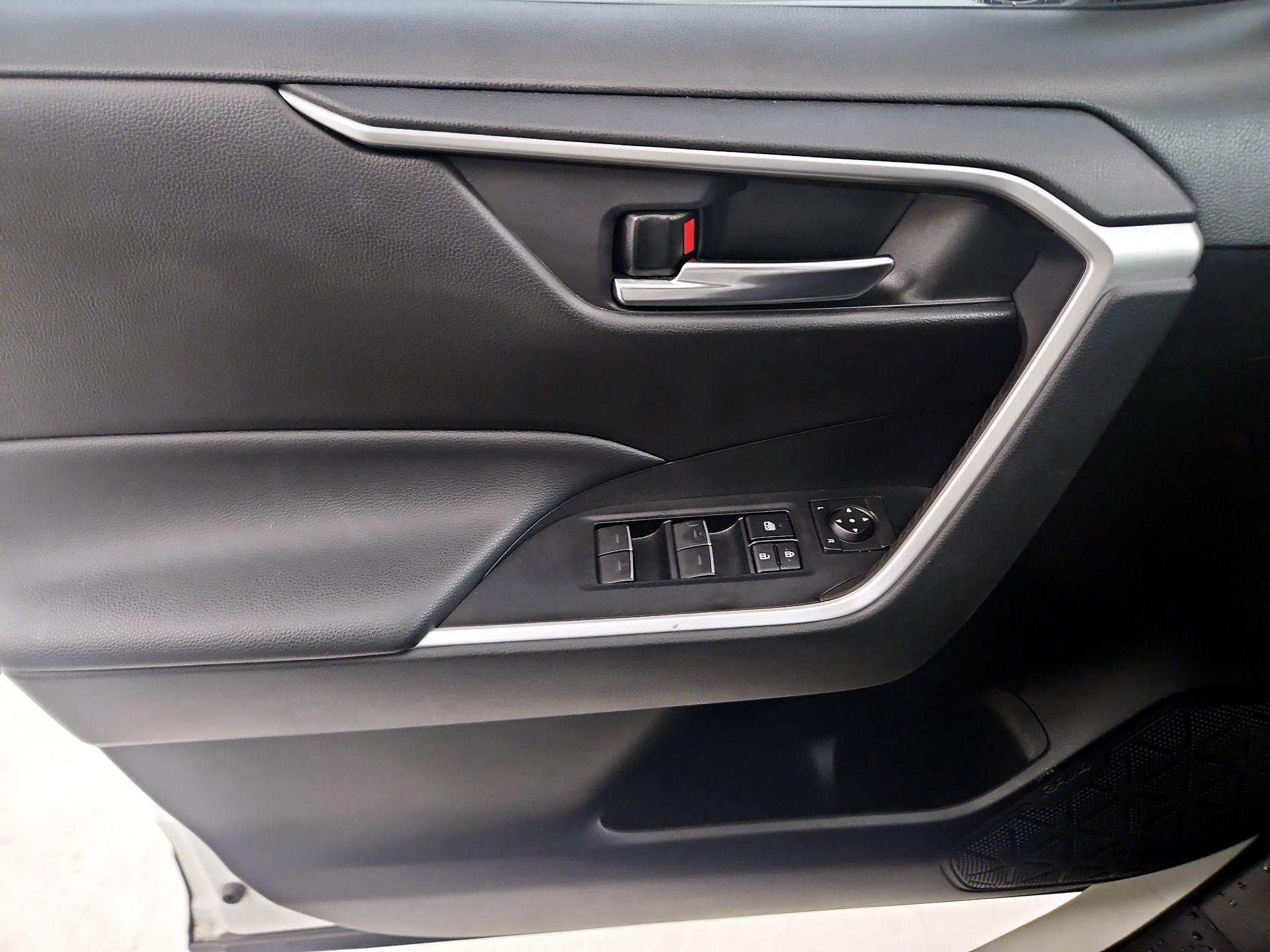 Thumbnail: 2022 Toyota RAV4 - 12