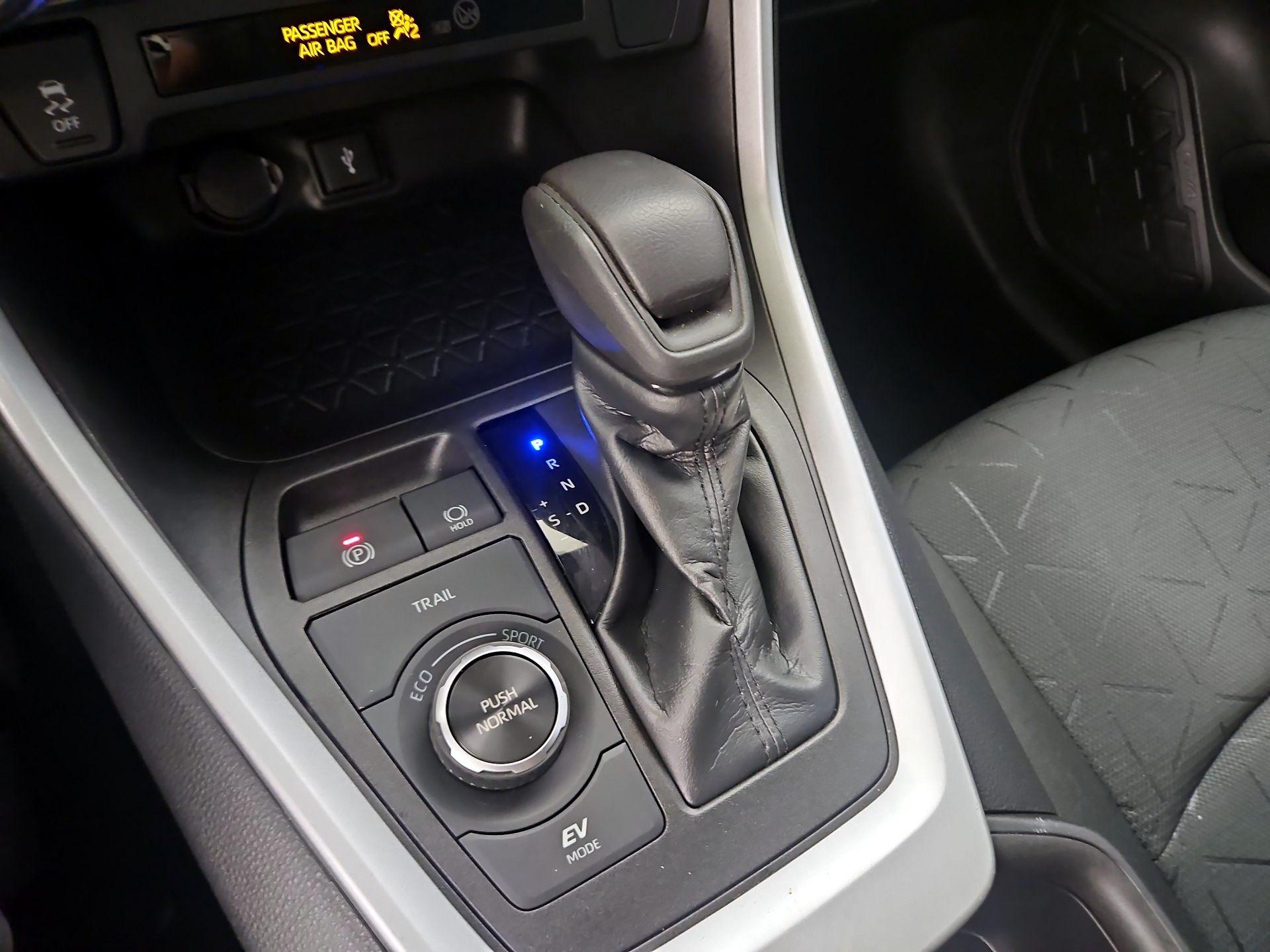 Thumbnail: 2022 Toyota RAV4 - 17