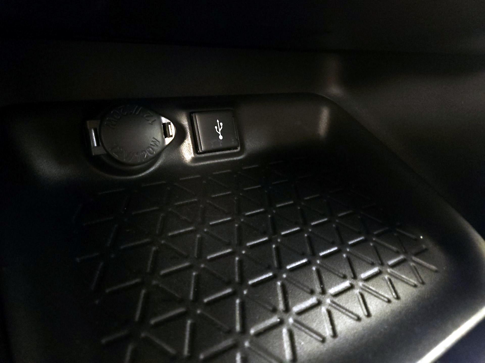 Thumbnail: 2022 Toyota RAV4 - 18