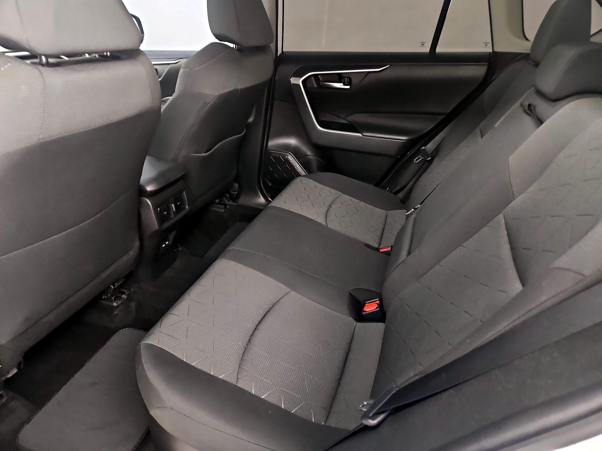 Thumbnail: 2022 Toyota RAV4 - 19