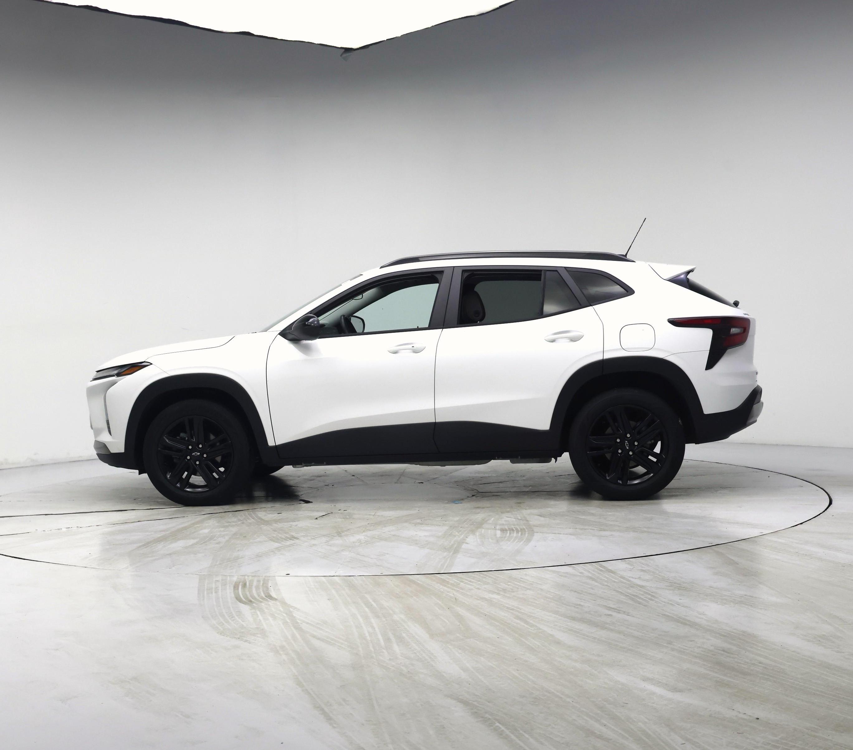 Thumbnail: 2024 Chevrolet Trax - 3
