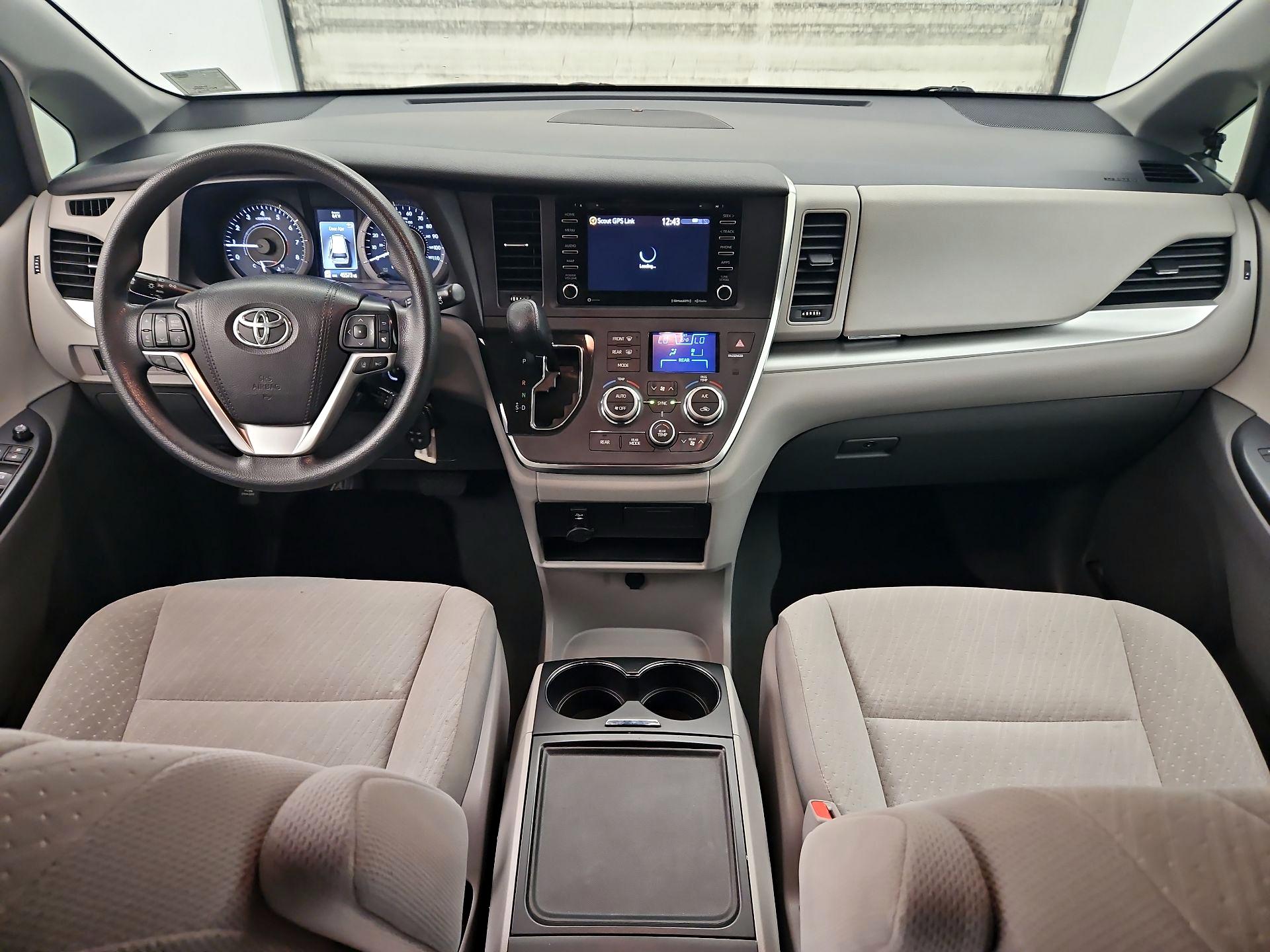 Thumbnail: 2019 Toyota Sienna - 9