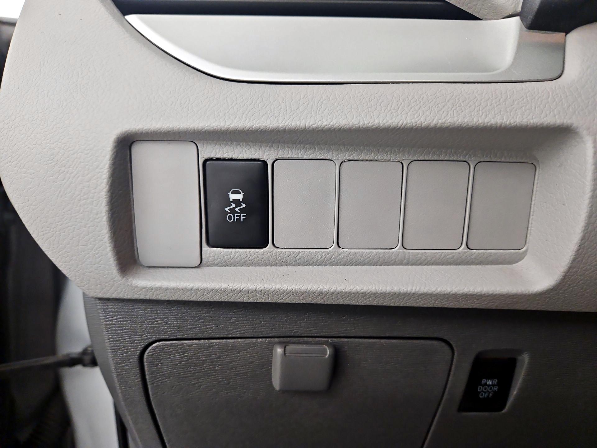Thumbnail: 2019 Toyota Sienna - 13