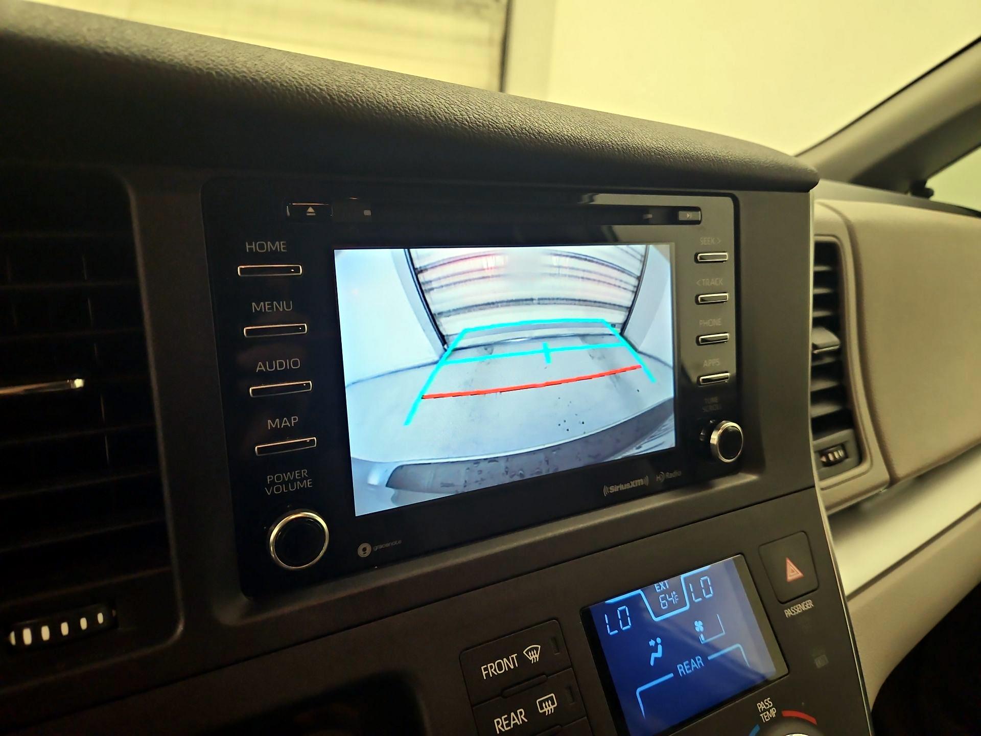Thumbnail: 2019 Toyota Sienna - 14
