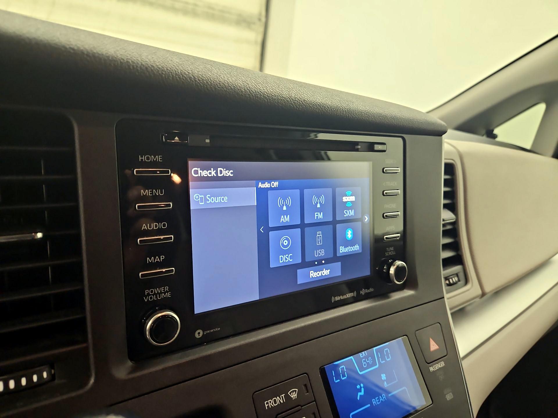 Thumbnail: 2019 Toyota Sienna - 15