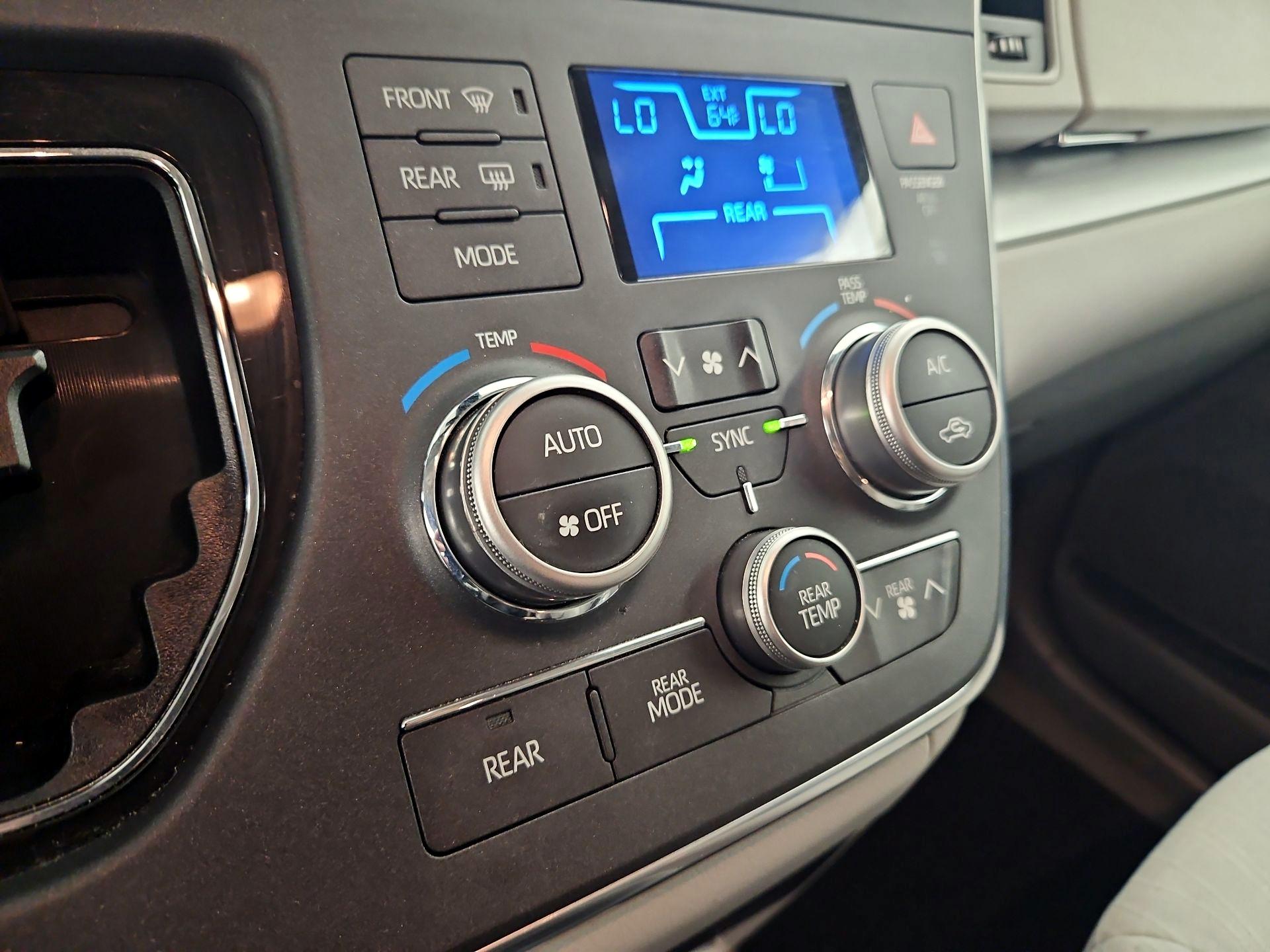 Thumbnail: 2019 Toyota Sienna - 16