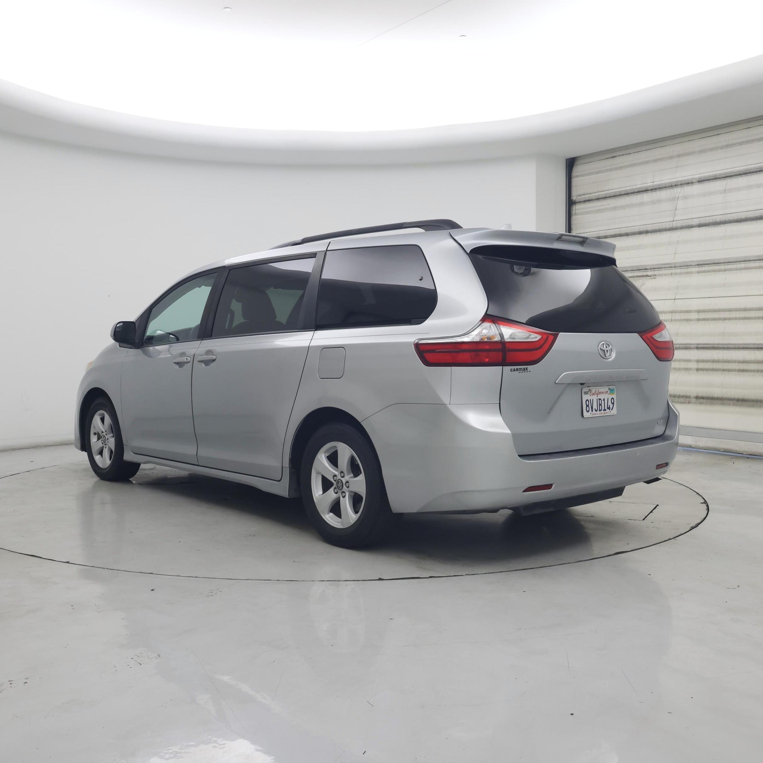 Thumbnail: 2019 Toyota Sienna - 2
