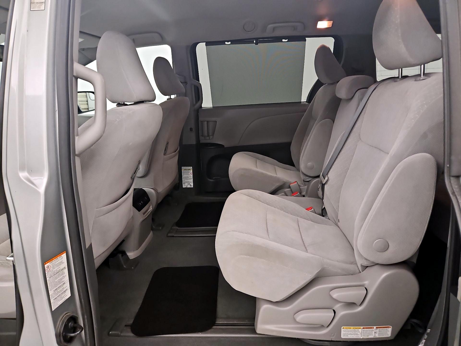 Thumbnail: 2019 Toyota Sienna - 19