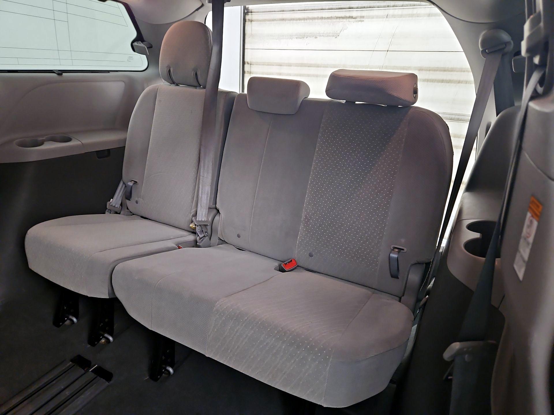 Thumbnail: 2019 Toyota Sienna - 20