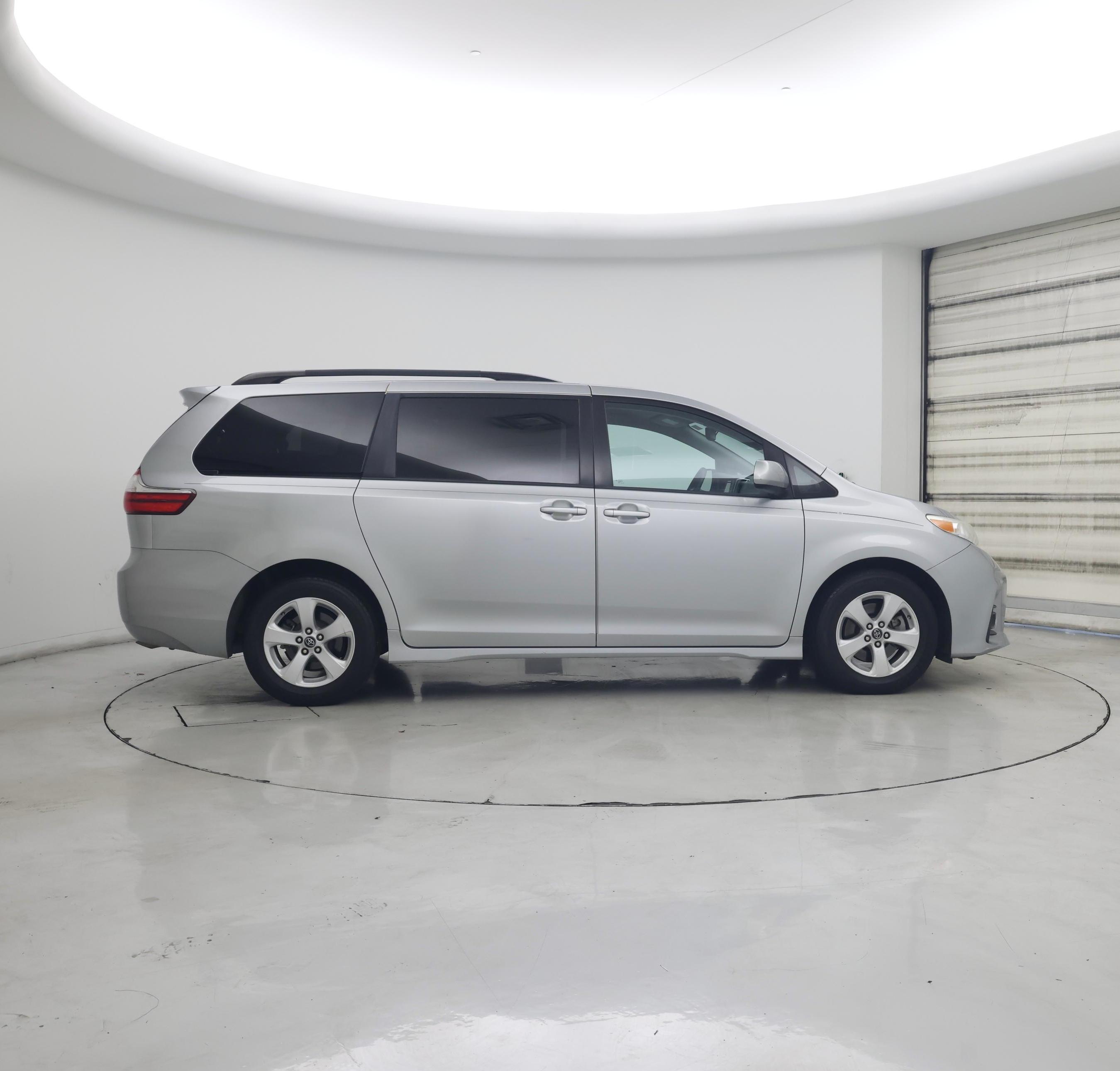 Thumbnail: 2019 Toyota Sienna - 7