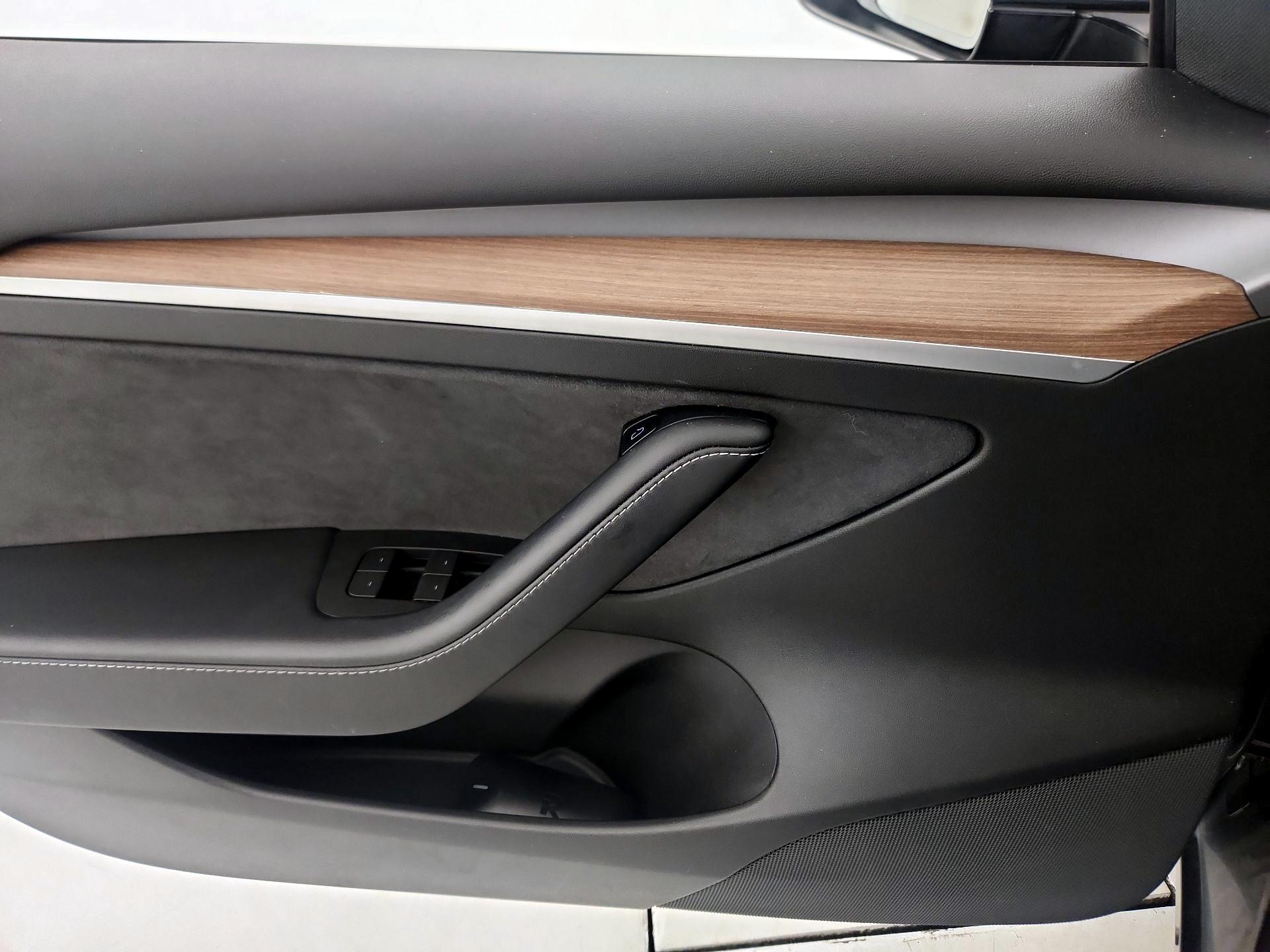 Thumbnail: 2022 Tesla Model 3 - 12