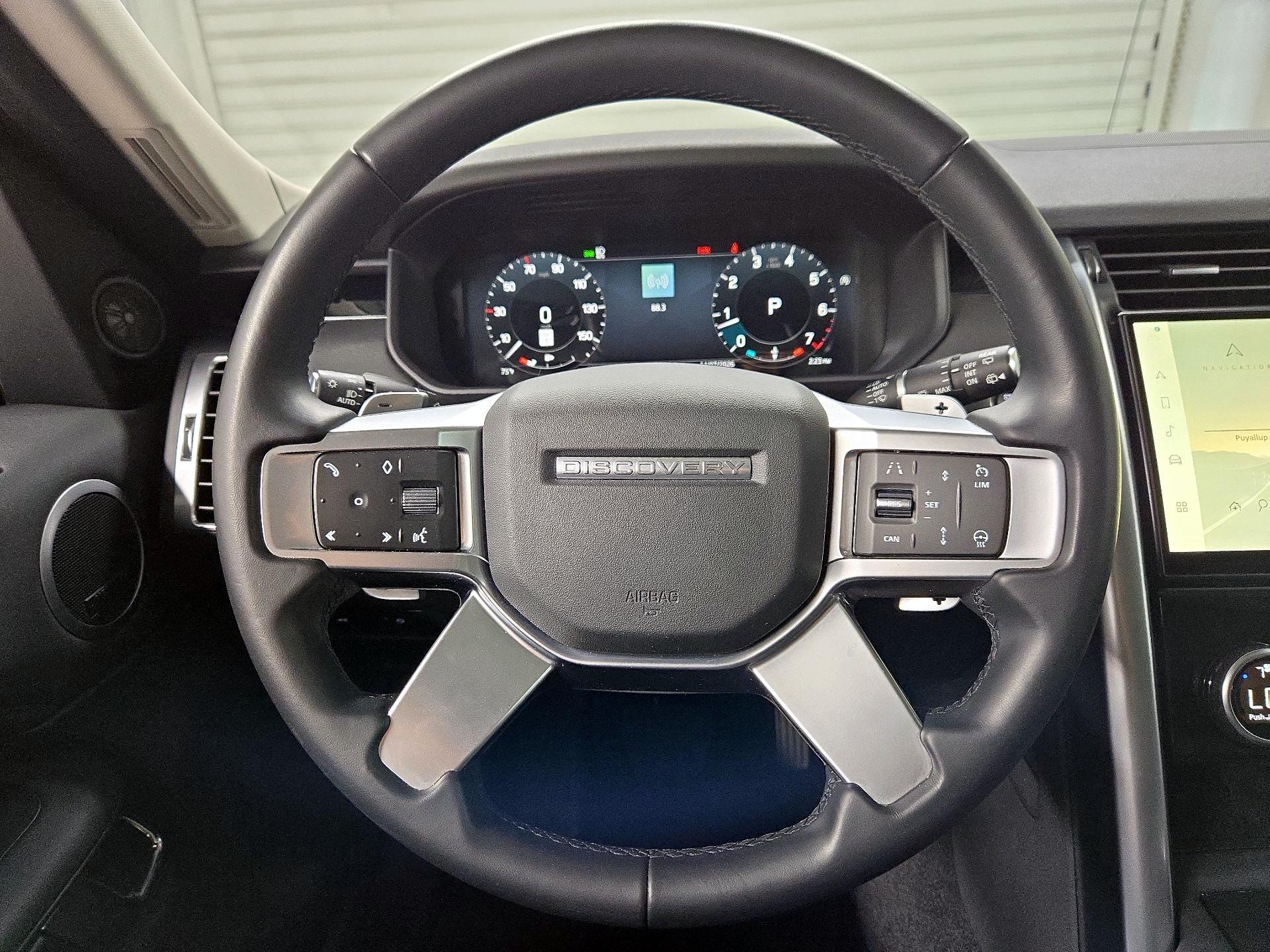 Thumbnail: 2023 Land Rover Discovery - 10