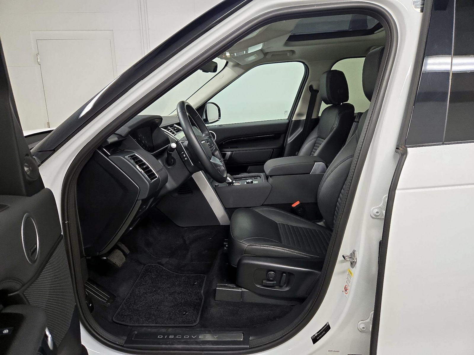 2023 Land Rover Discovery S - Photo 12
