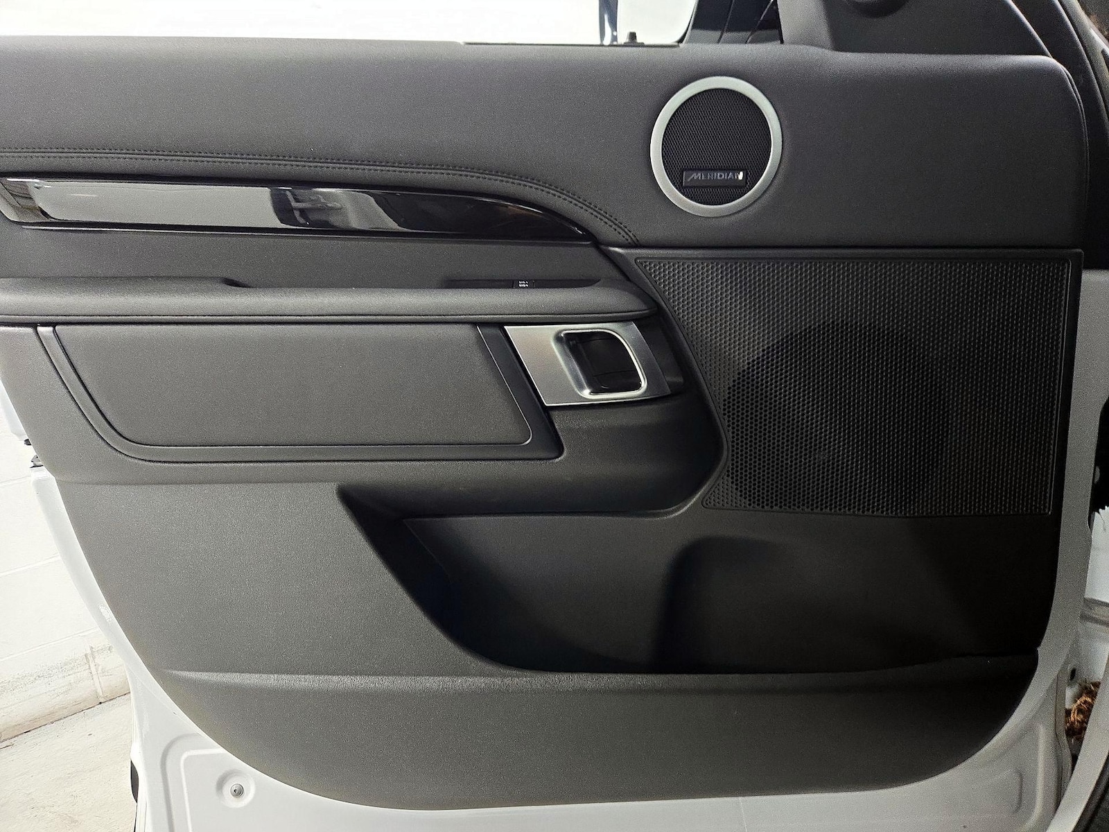 2023 Land Rover Discovery S - Photo 13