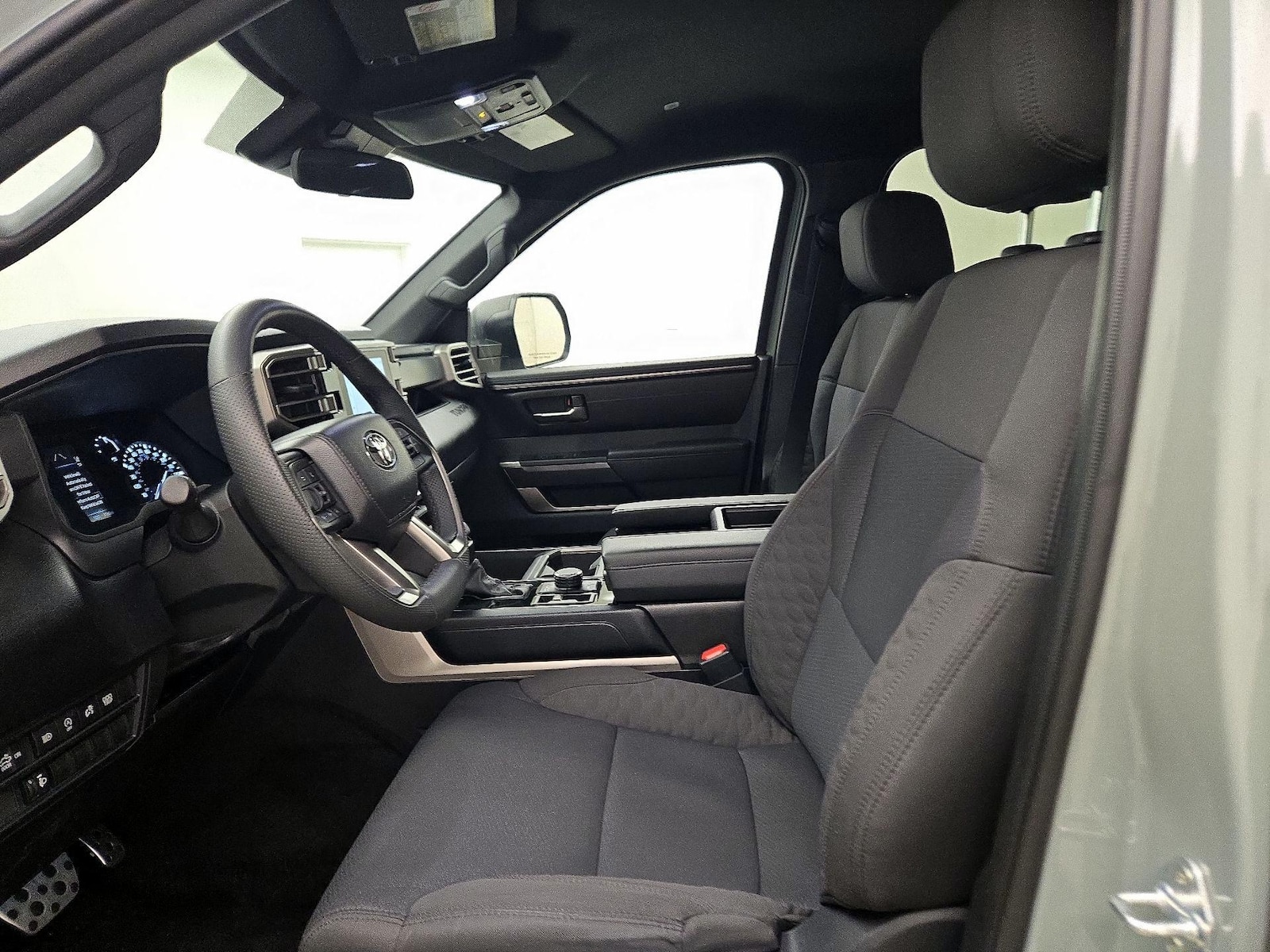2025 Toyota Tundra SR5 - Photo 12