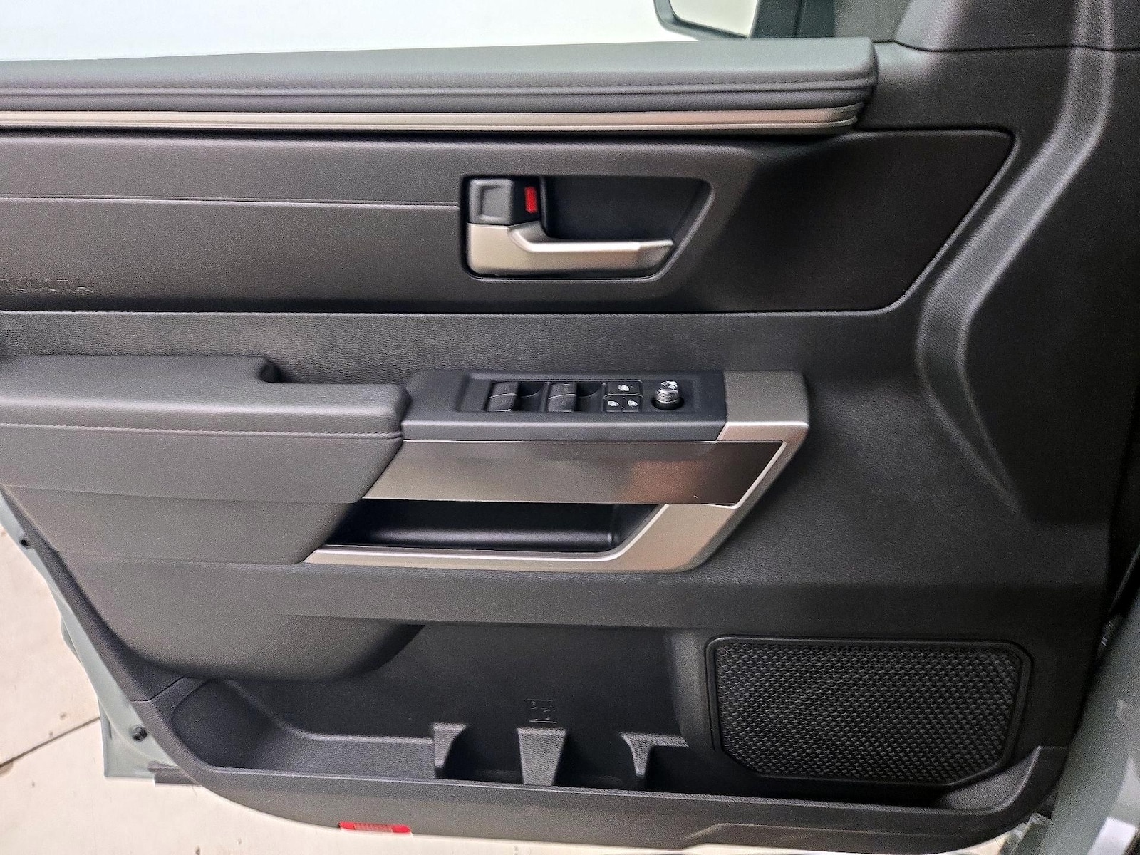2025 Toyota Tundra SR5 - Photo 13
