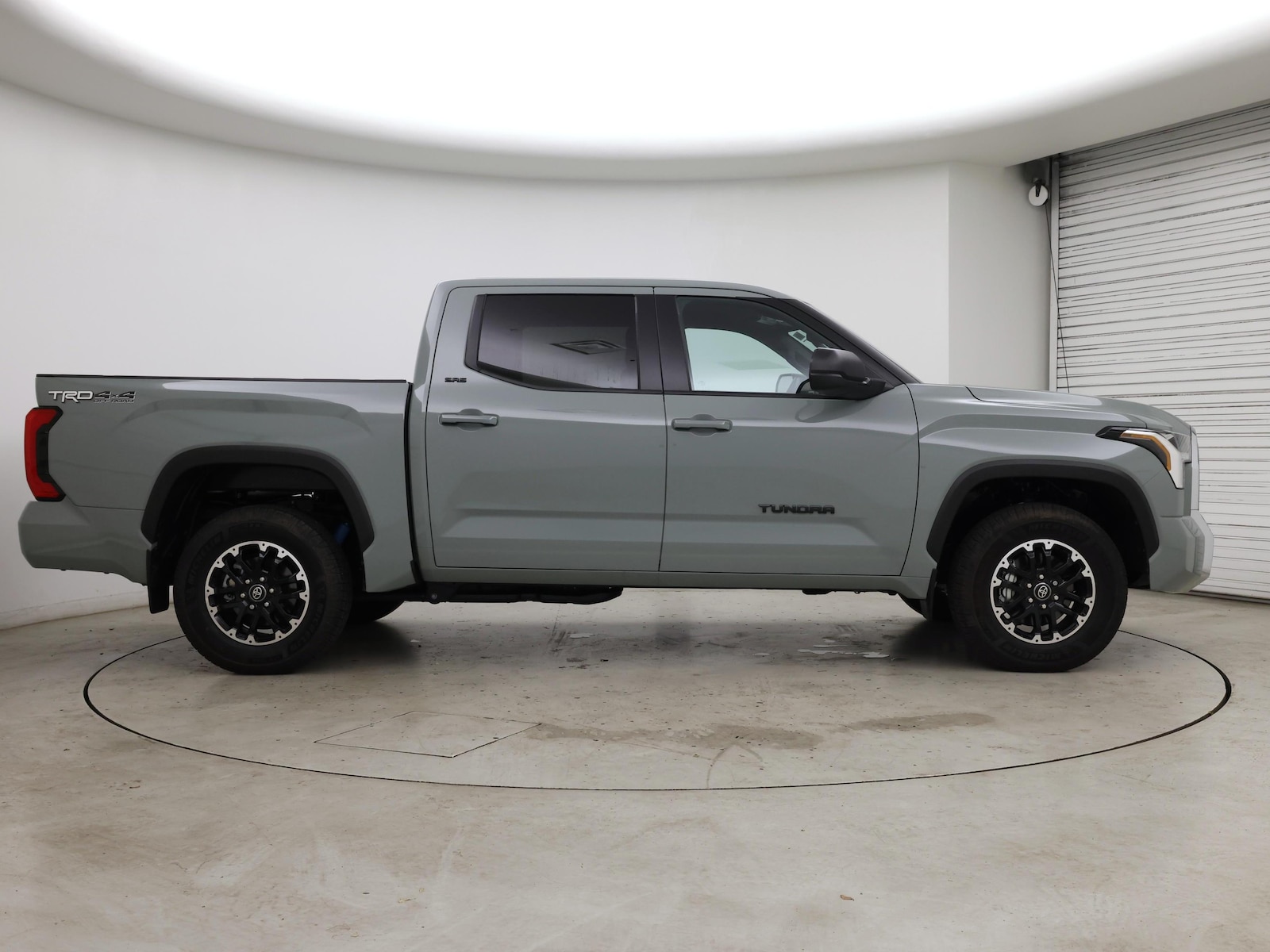 2025 Toyota Tundra SR5 - Photo 8