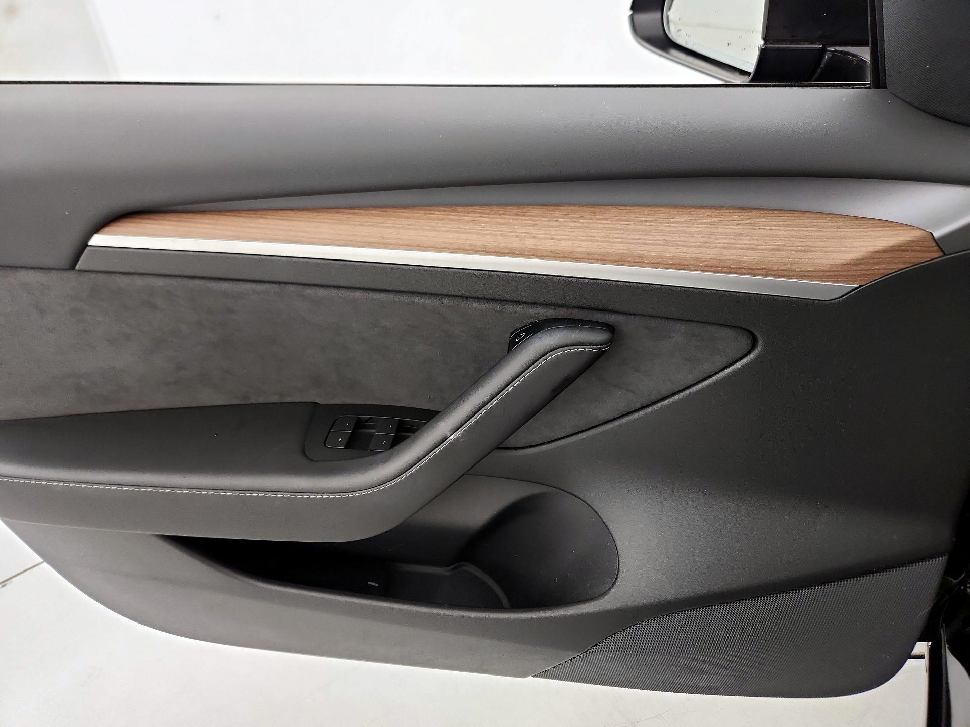 Thumbnail: 2021 Tesla Model 3 - 12
