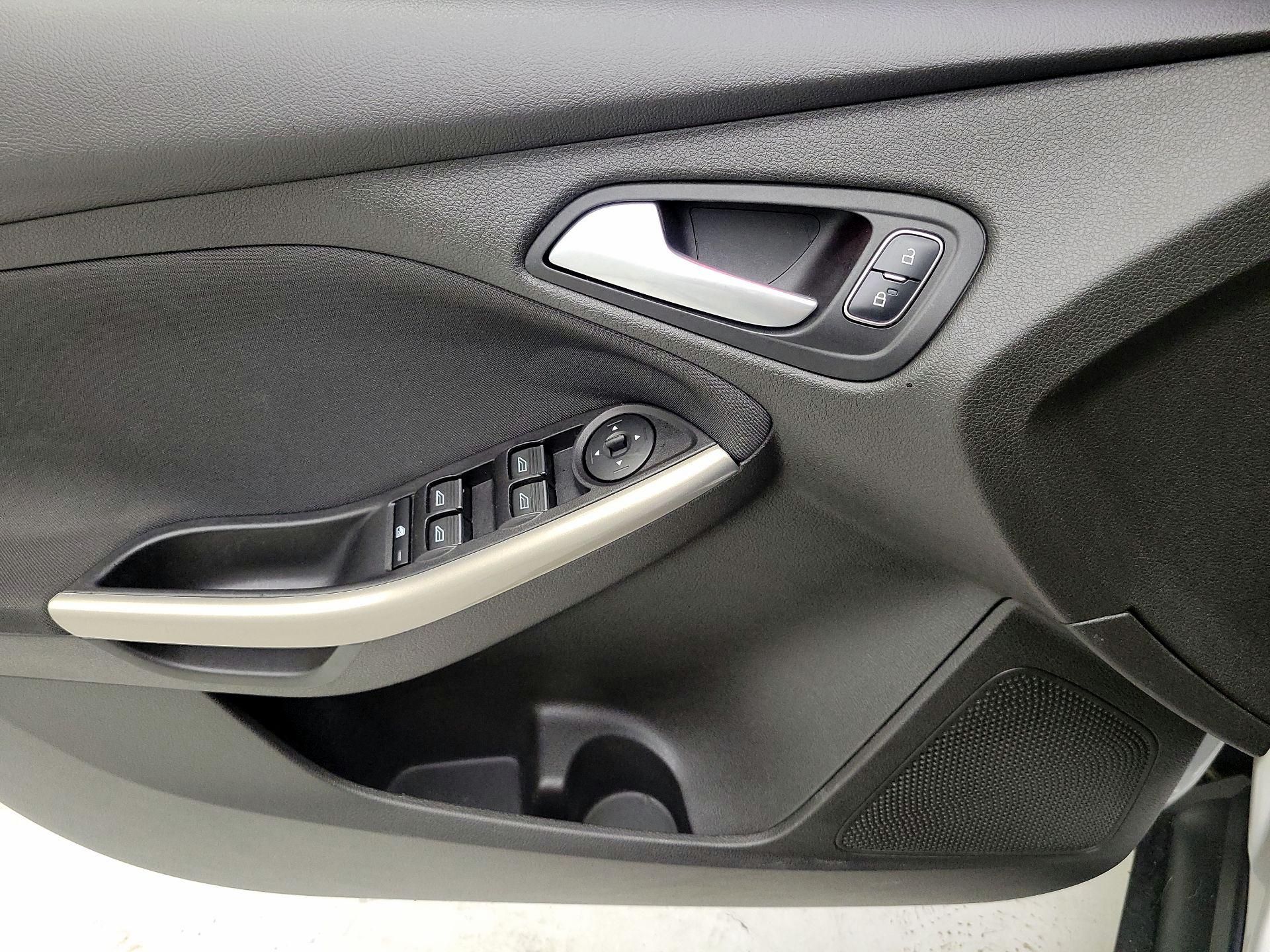 Thumbnail: 2016 Ford Focus - 12