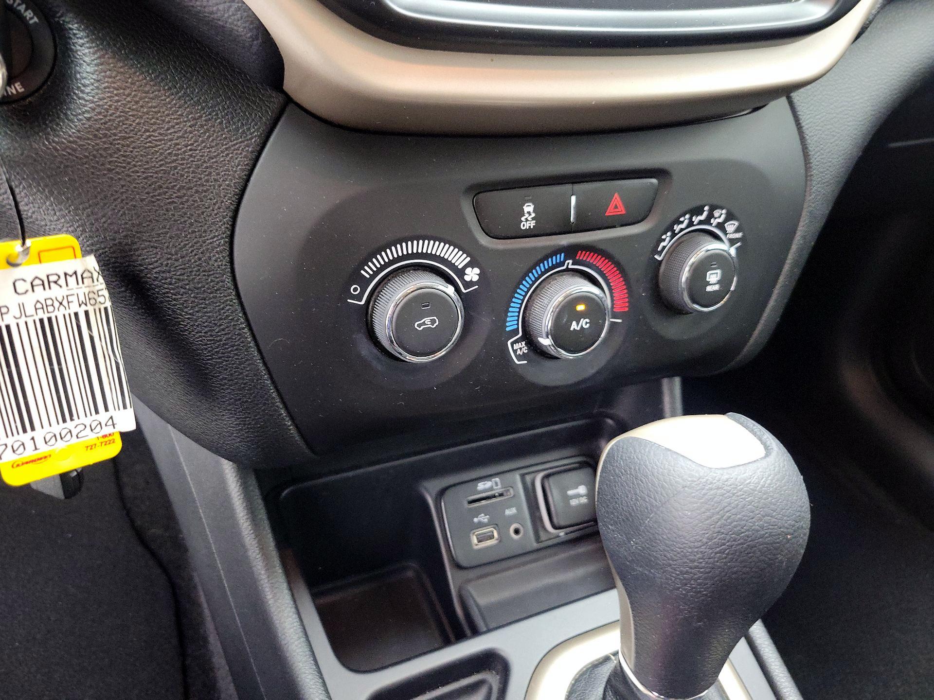 Thumbnail: 2015 Jeep Cherokee - 15
