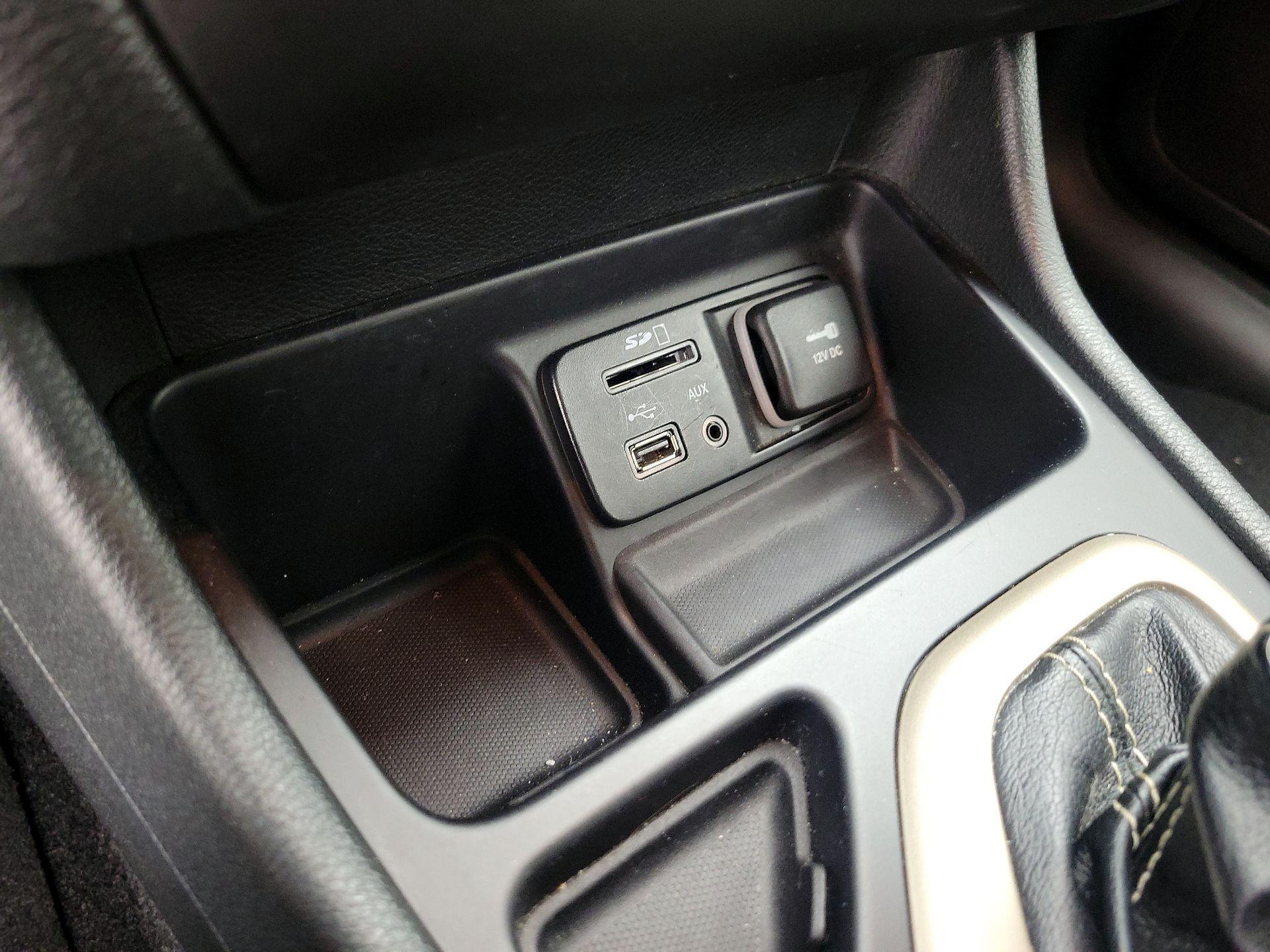 Thumbnail: 2015 Jeep Cherokee - 17