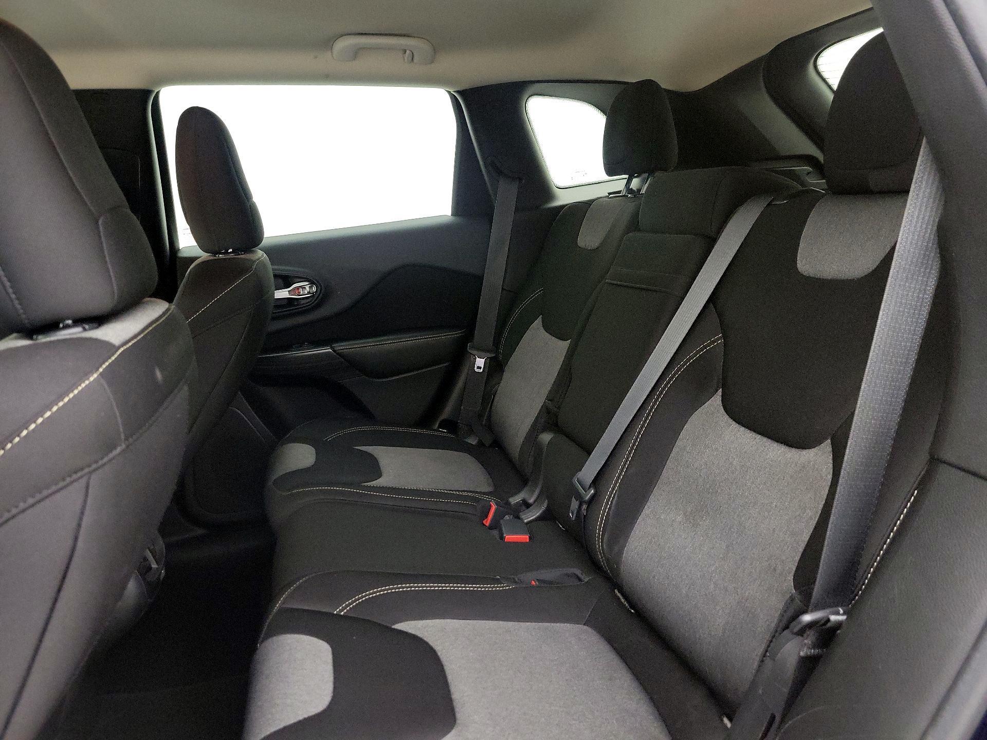 Thumbnail: 2015 Jeep Cherokee - 18