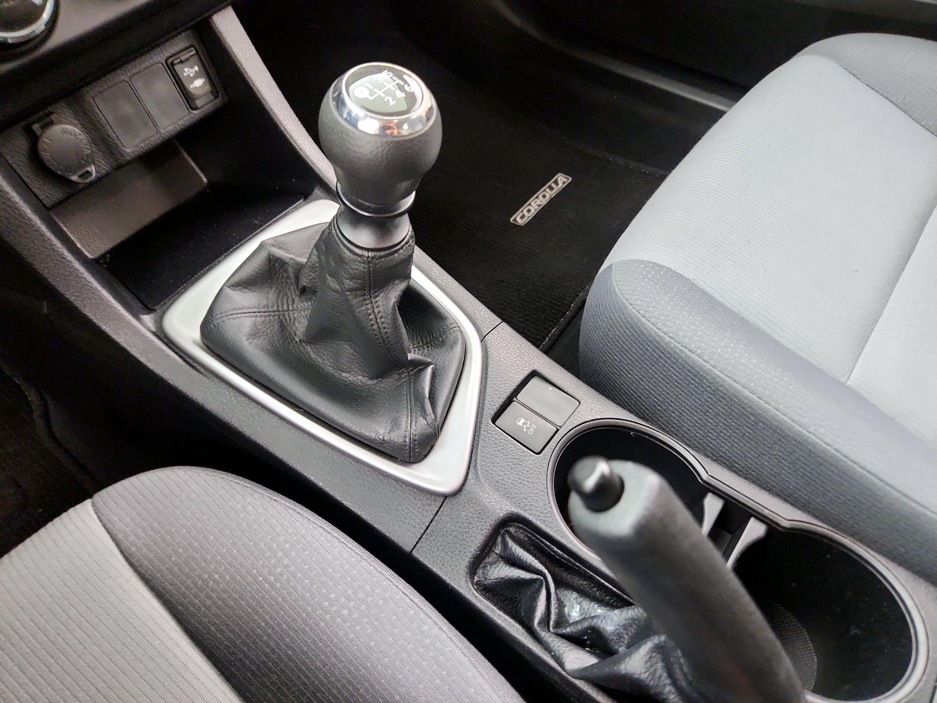 Thumbnail: 2015 Toyota Corolla - 16