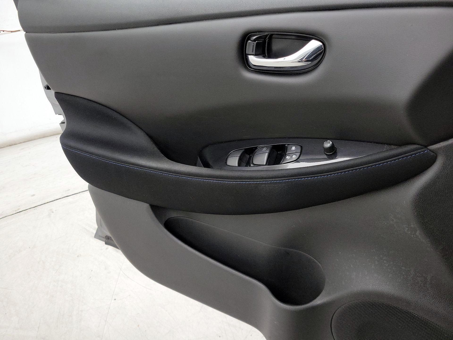 Thumbnail: 2021 Nissan Leaf - 12