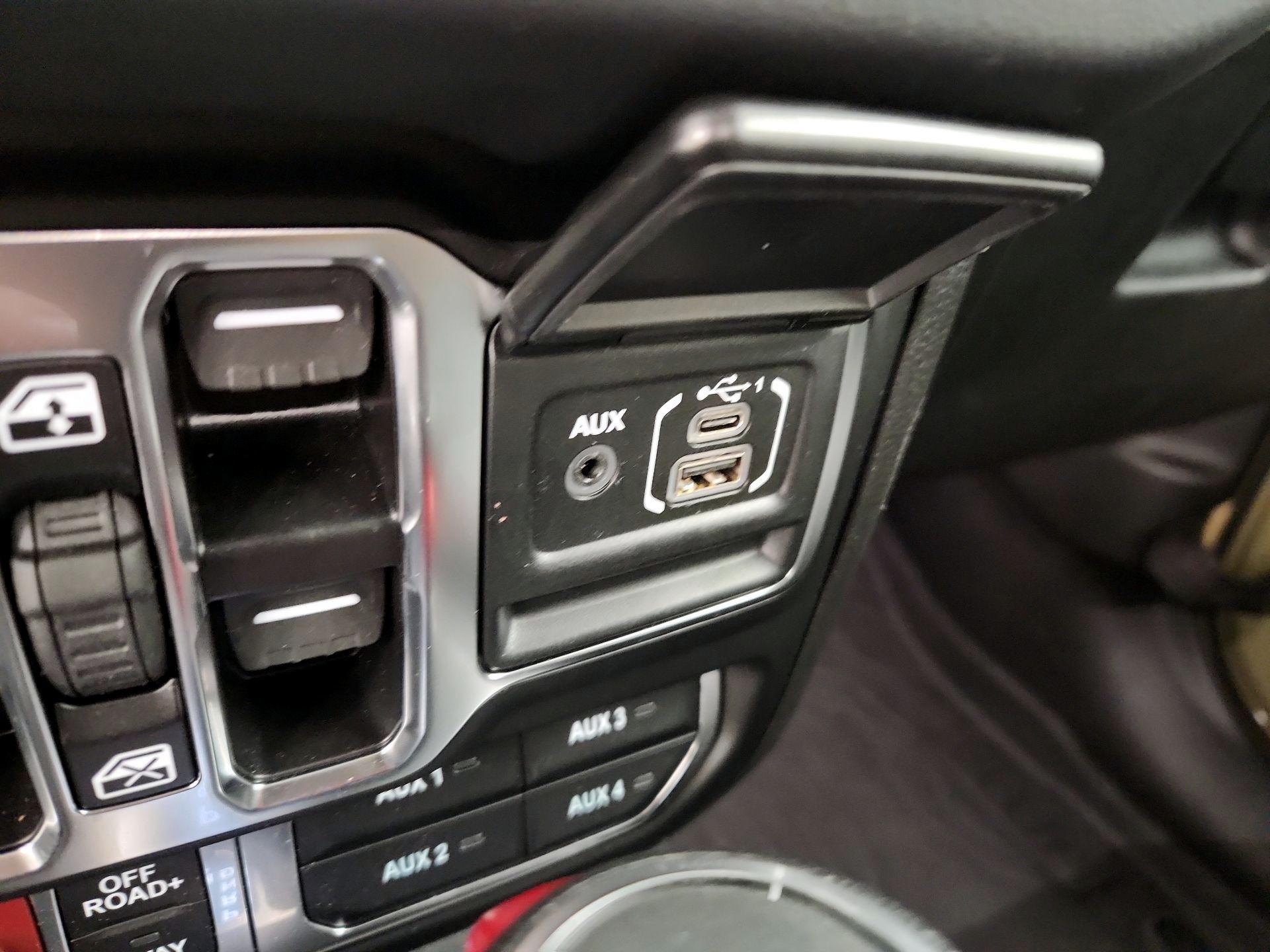 Thumbnail: 2025 Jeep Gladiator - 18