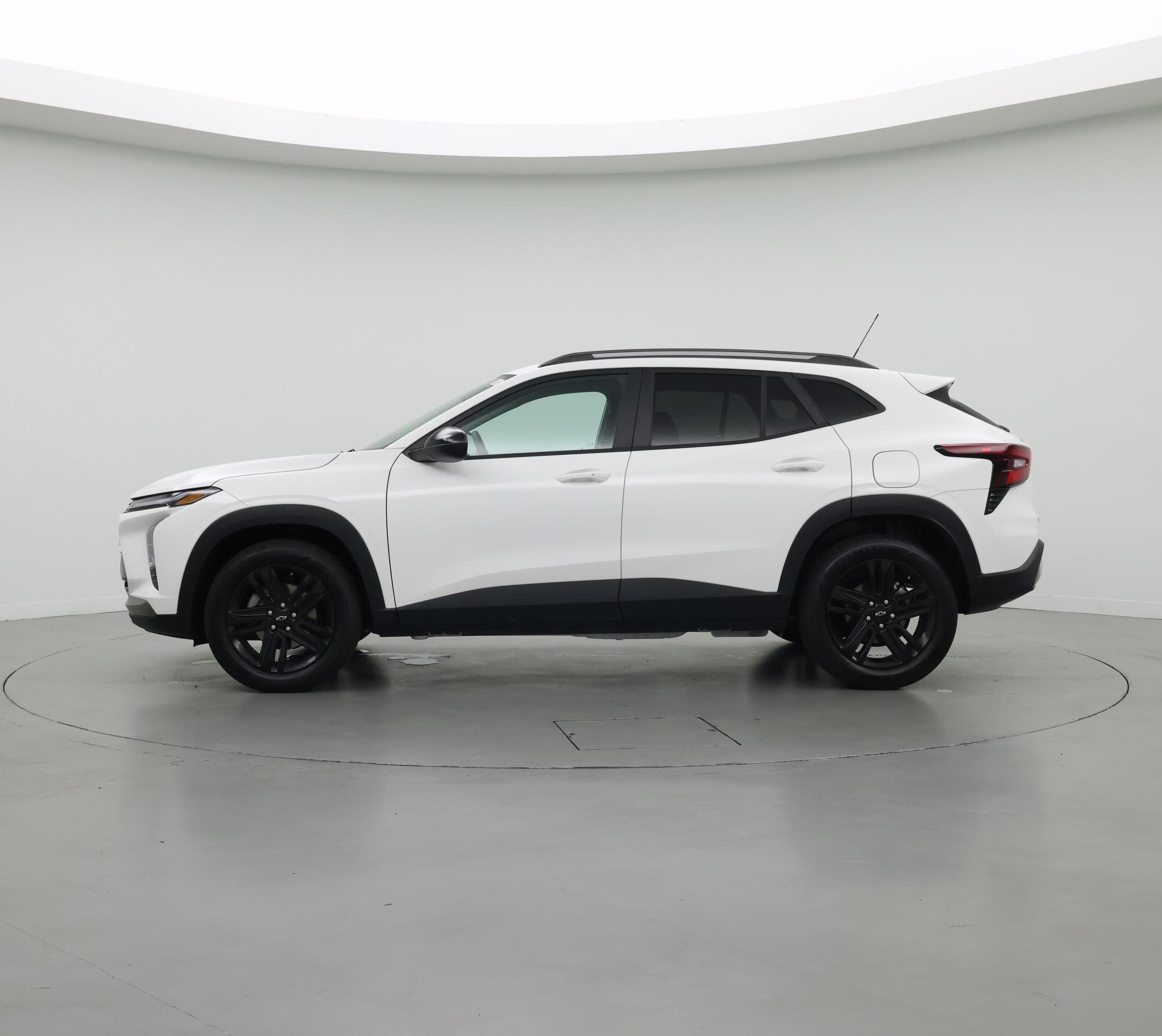 Thumbnail: 2025 Chevrolet Trax - 3