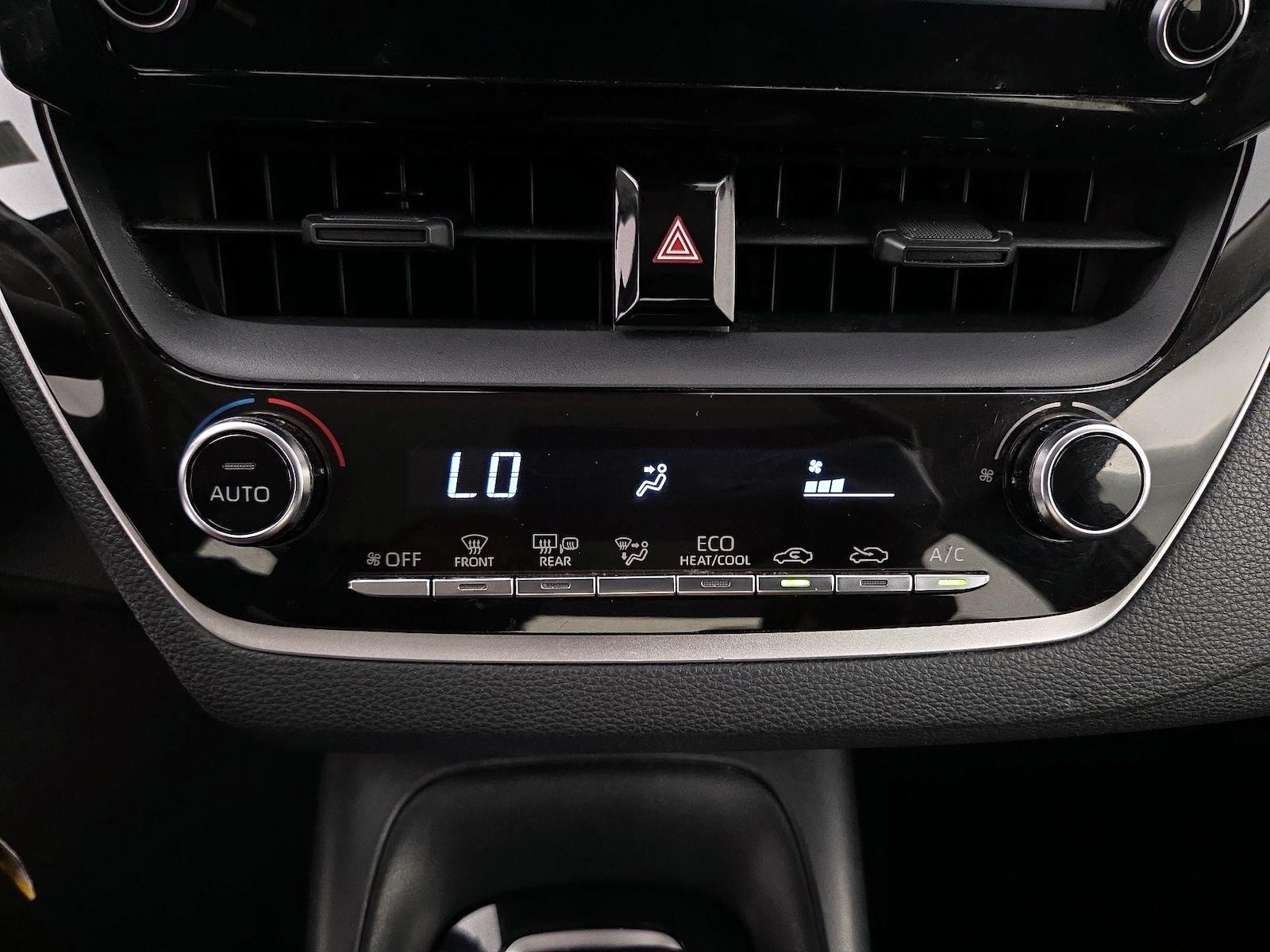 2020 Toyota Corolla LE - Photo 17