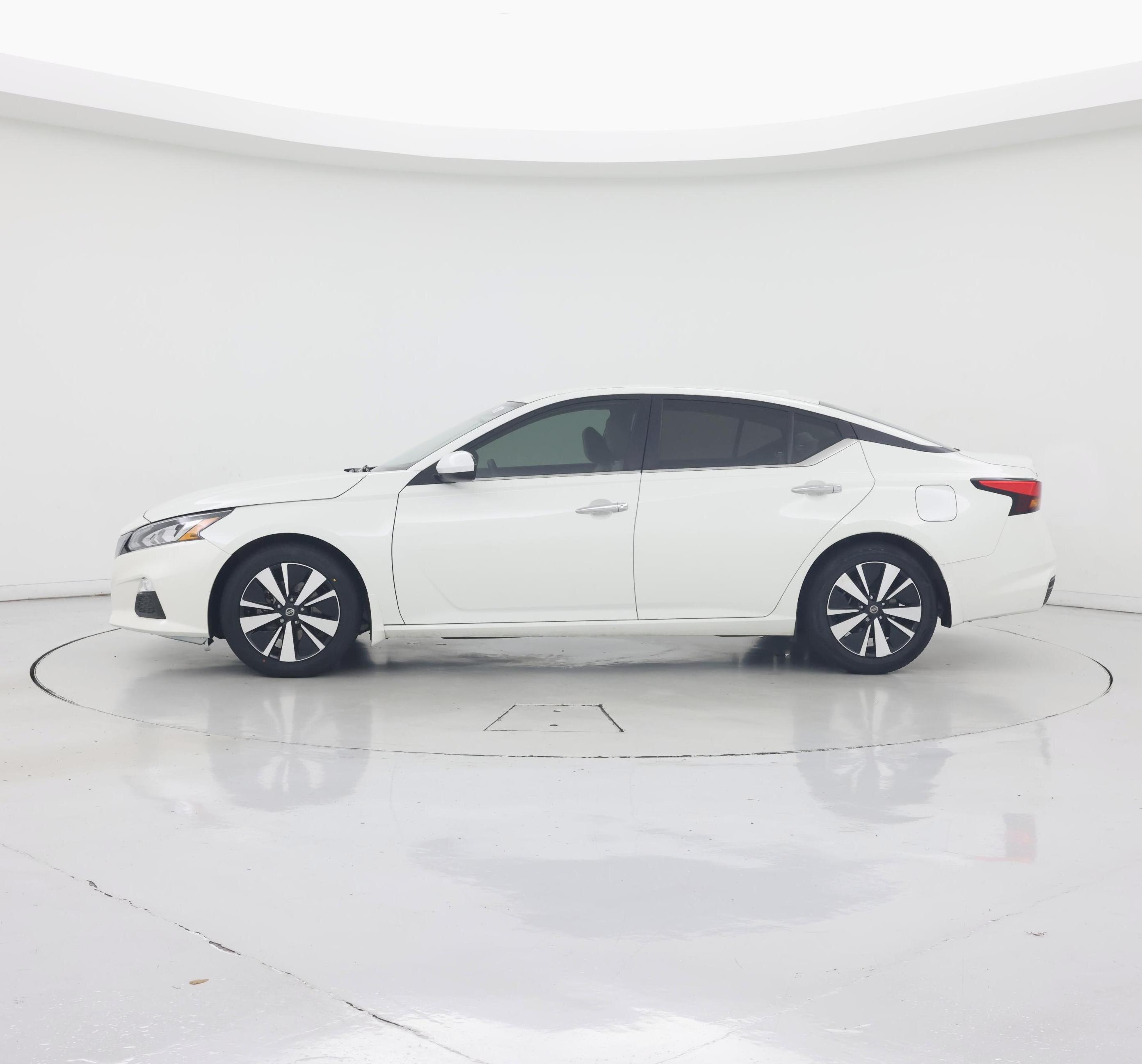 Thumbnail: 2021 Nissan Altima - 3