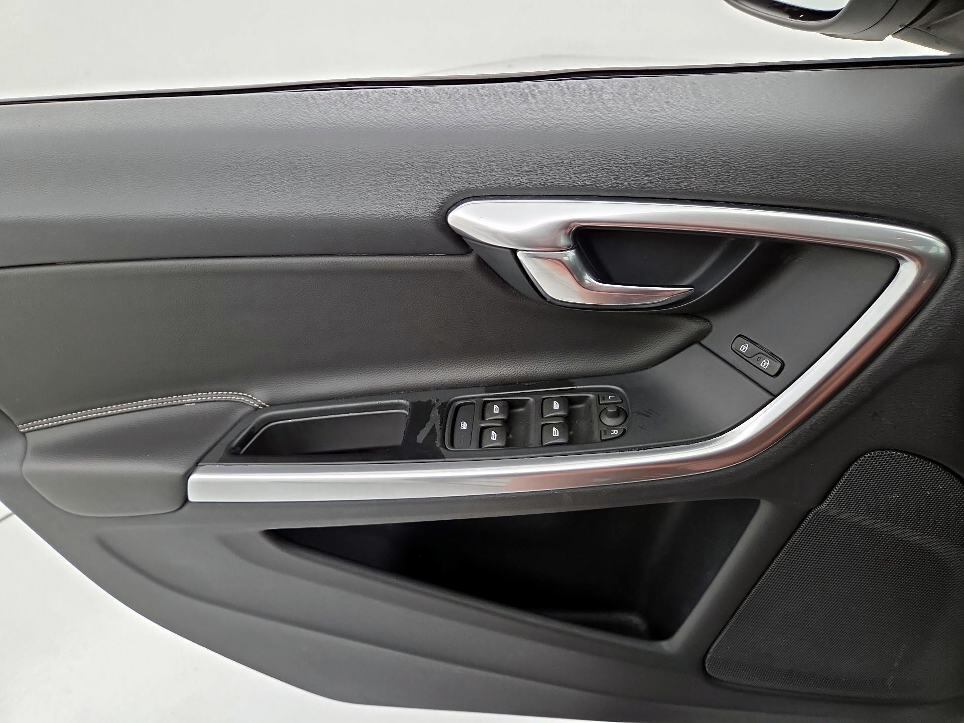 Thumbnail: 2017 Volvo S60 - 12