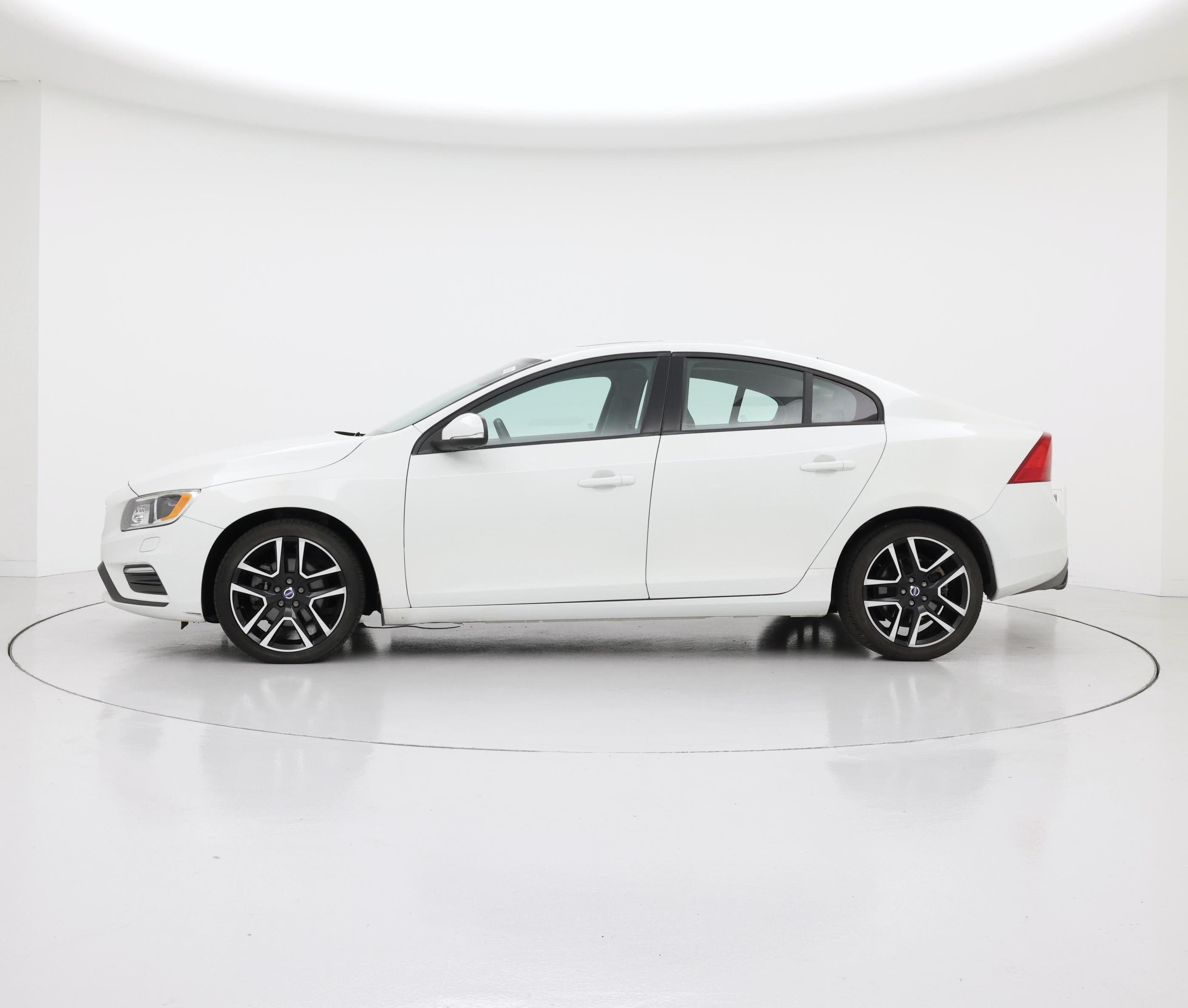 Thumbnail: 2017 Volvo S60 - 3