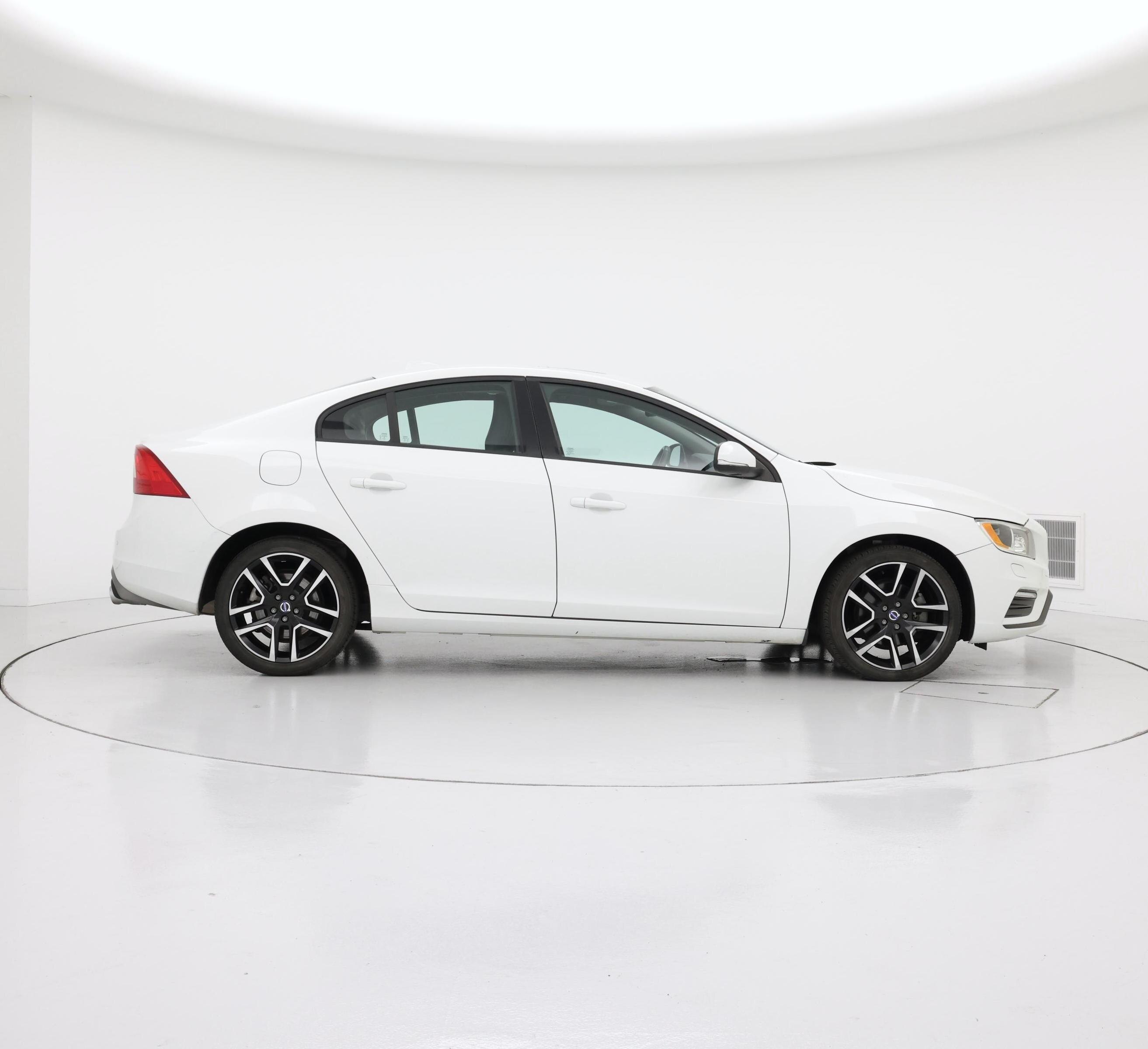 Thumbnail: 2017 Volvo S60 - 7