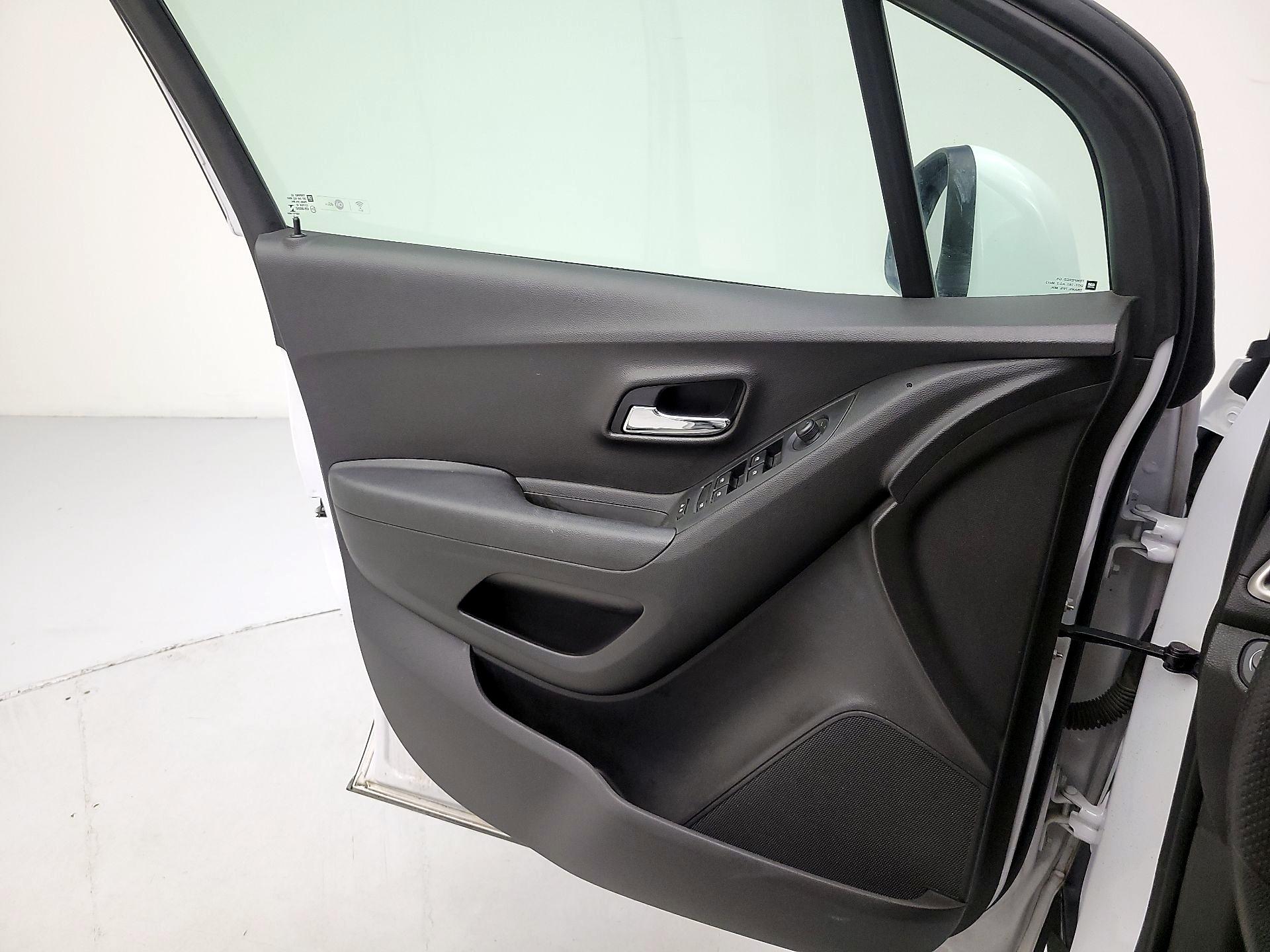 Thumbnail: 2018 Chevrolet Trax - 12