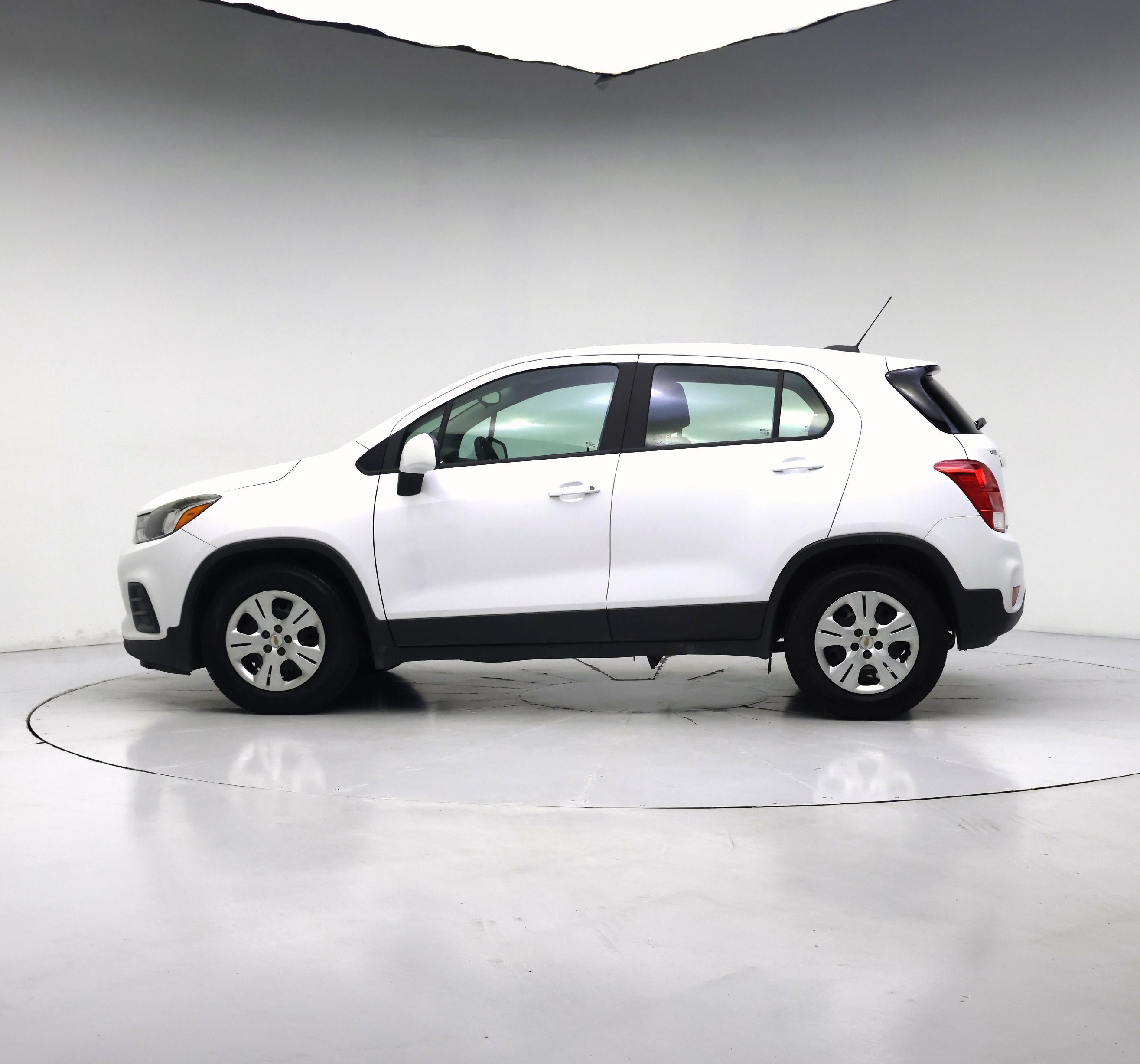 Thumbnail: 2018 Chevrolet Trax - 3