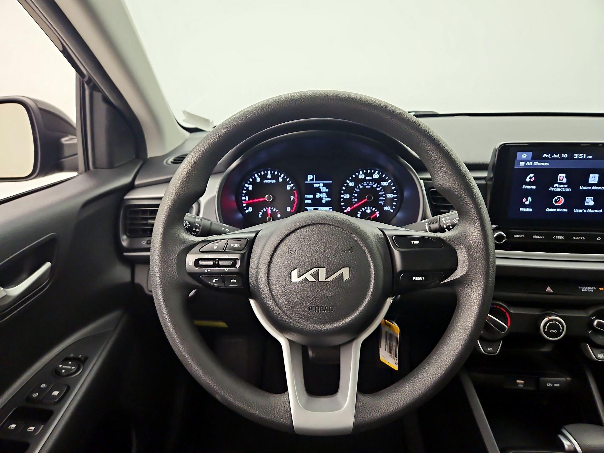 Thumbnail: 2022 Kia Rio - 10