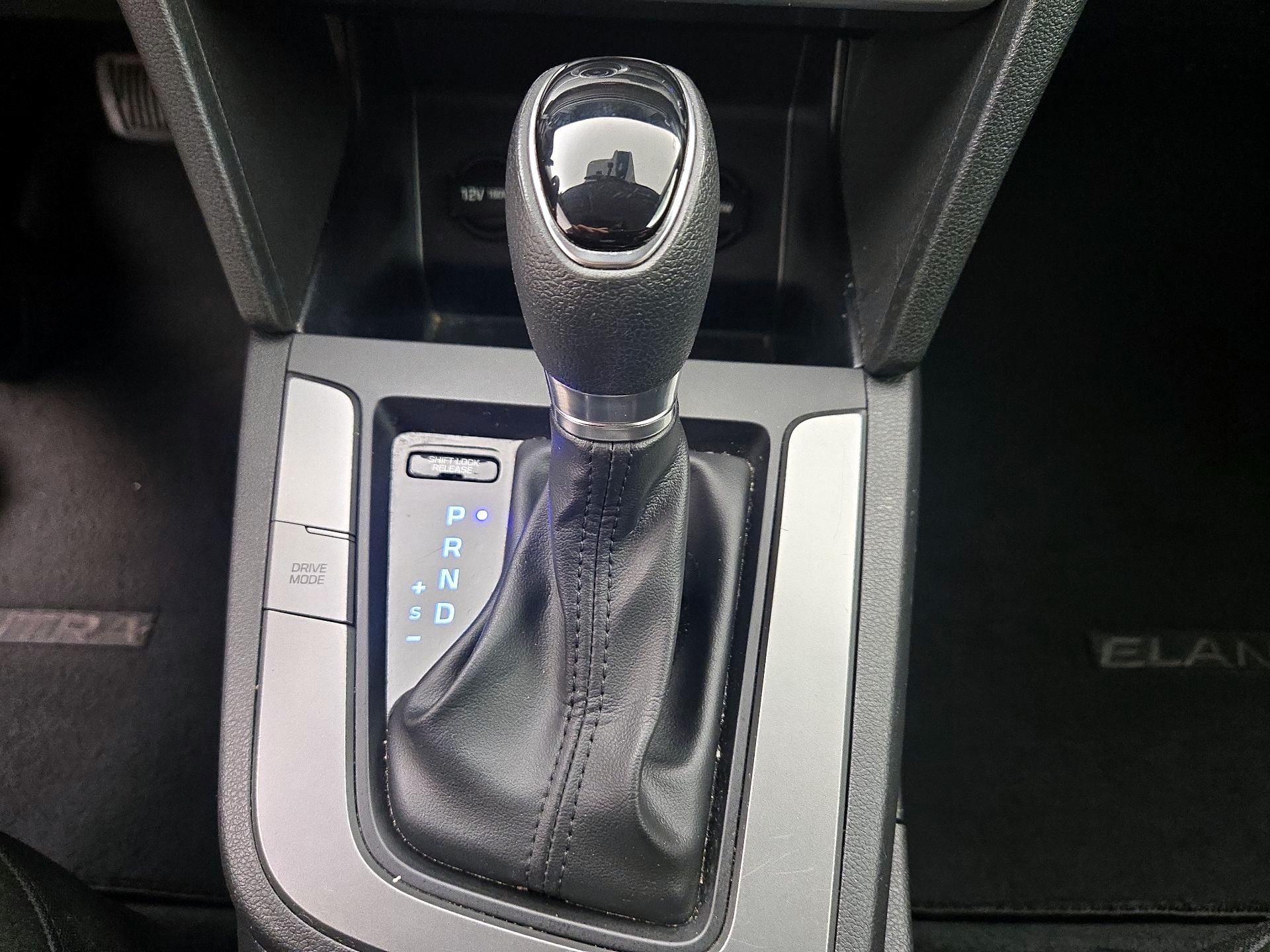 Thumbnail: 2020 Hyundai Elantra - 17